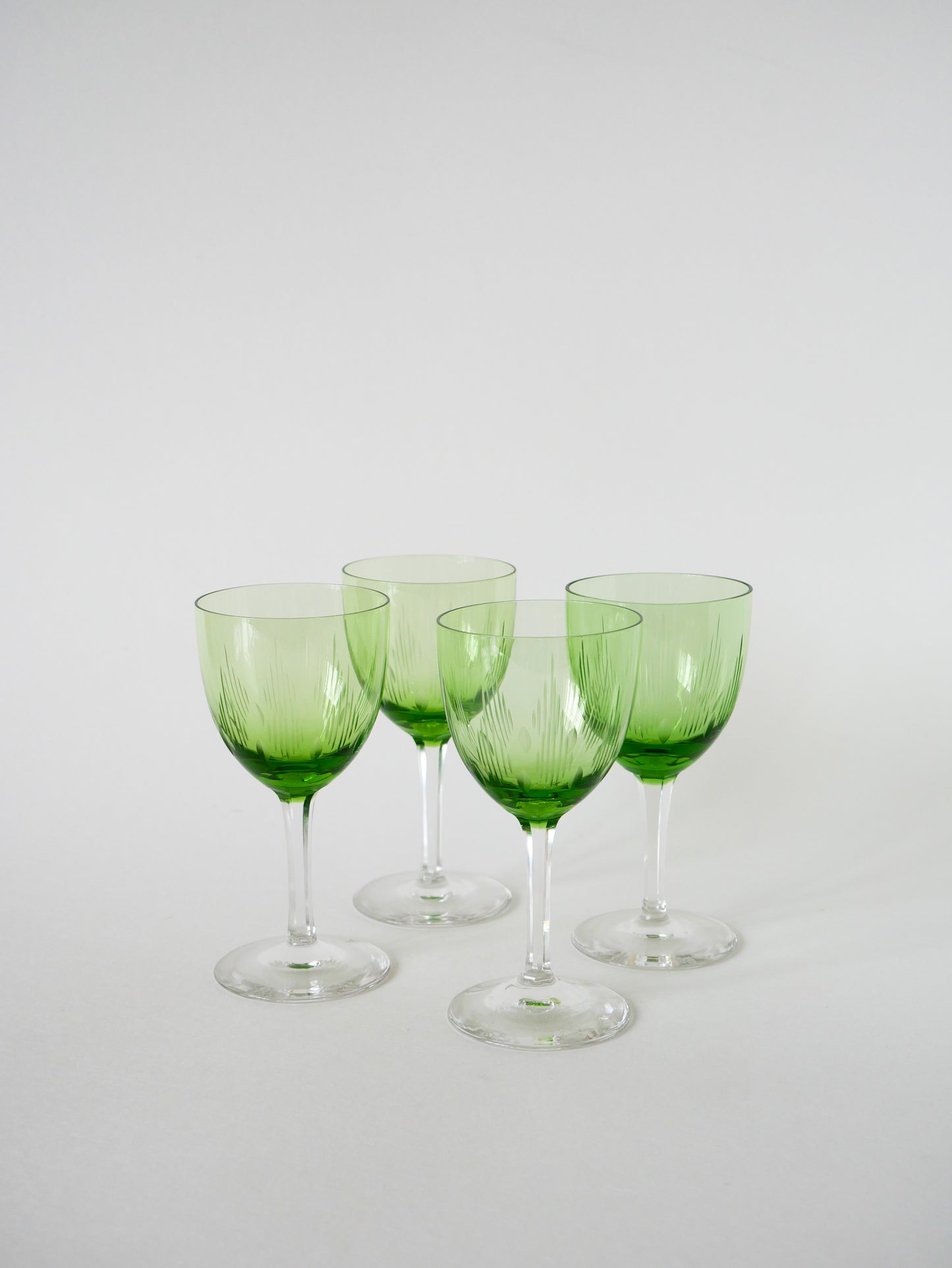 Lot de 4 verres à vin verts en verre gravé, 1960