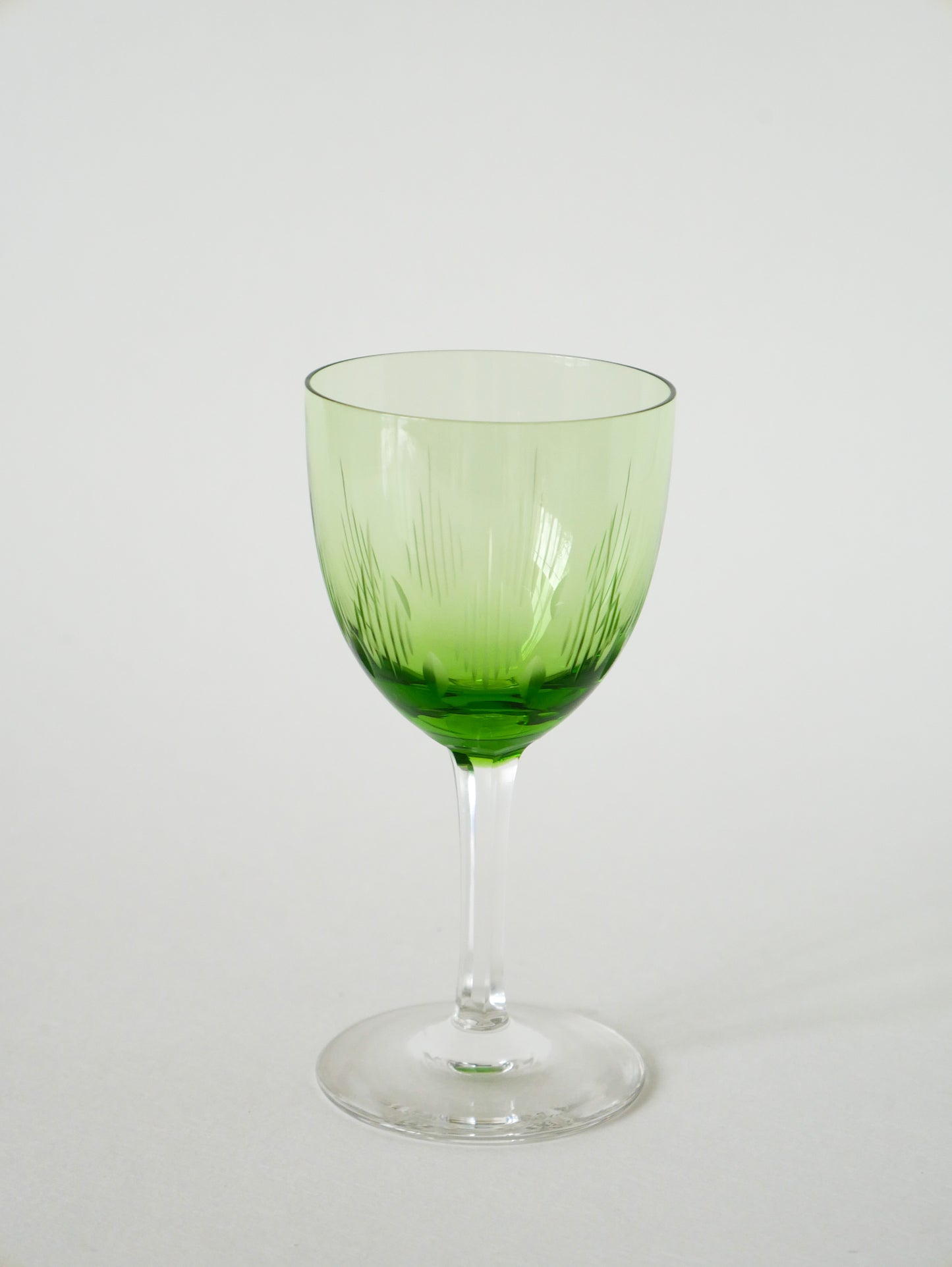 Lot de 4 verres à vin verts en verre gravé, 1960