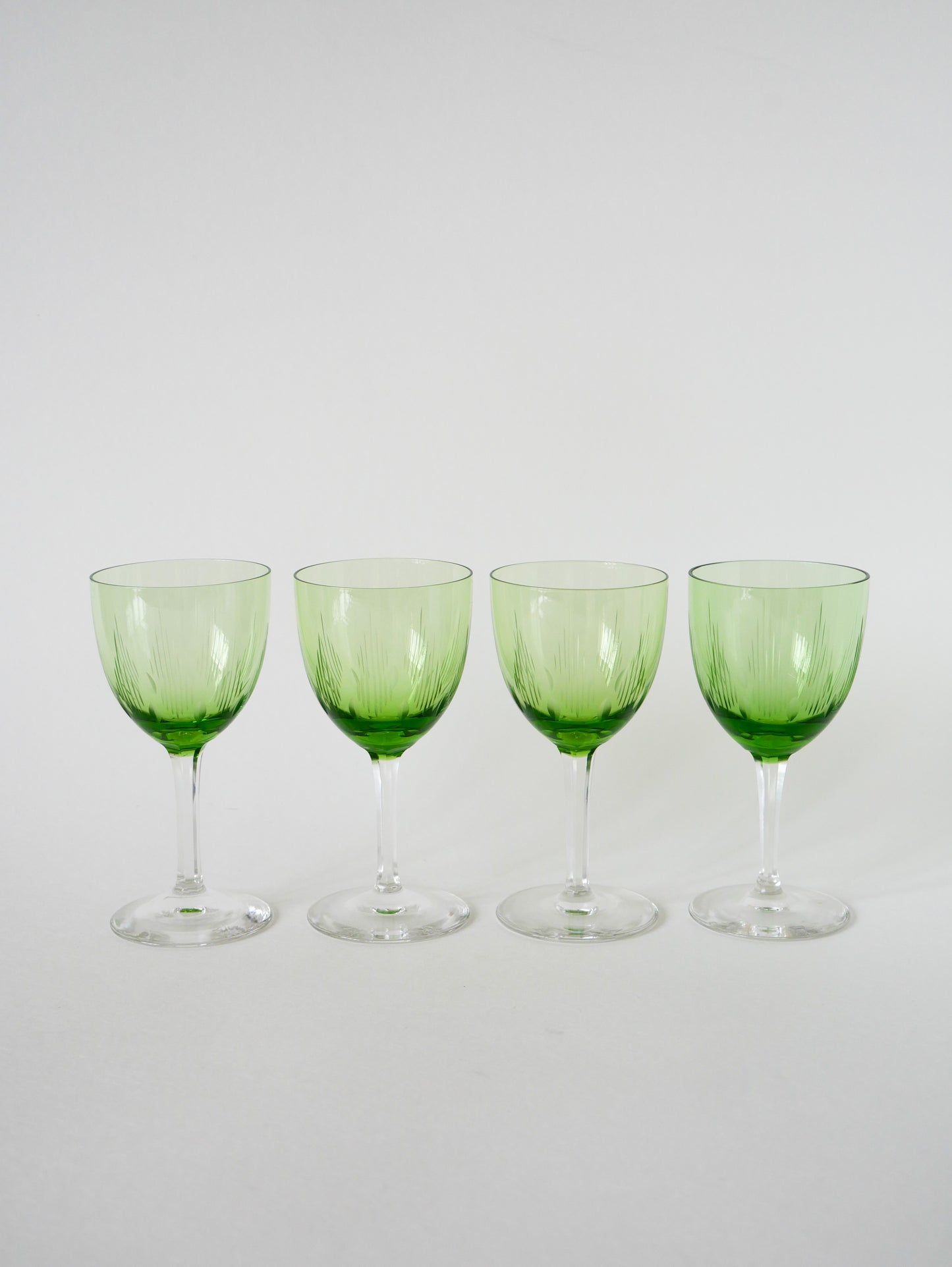 Lot de 4 verres à vin verts en verre gravé, 1960