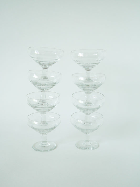 Lot de 8 coupes à champagne gravées, motifs fleurs, 1960