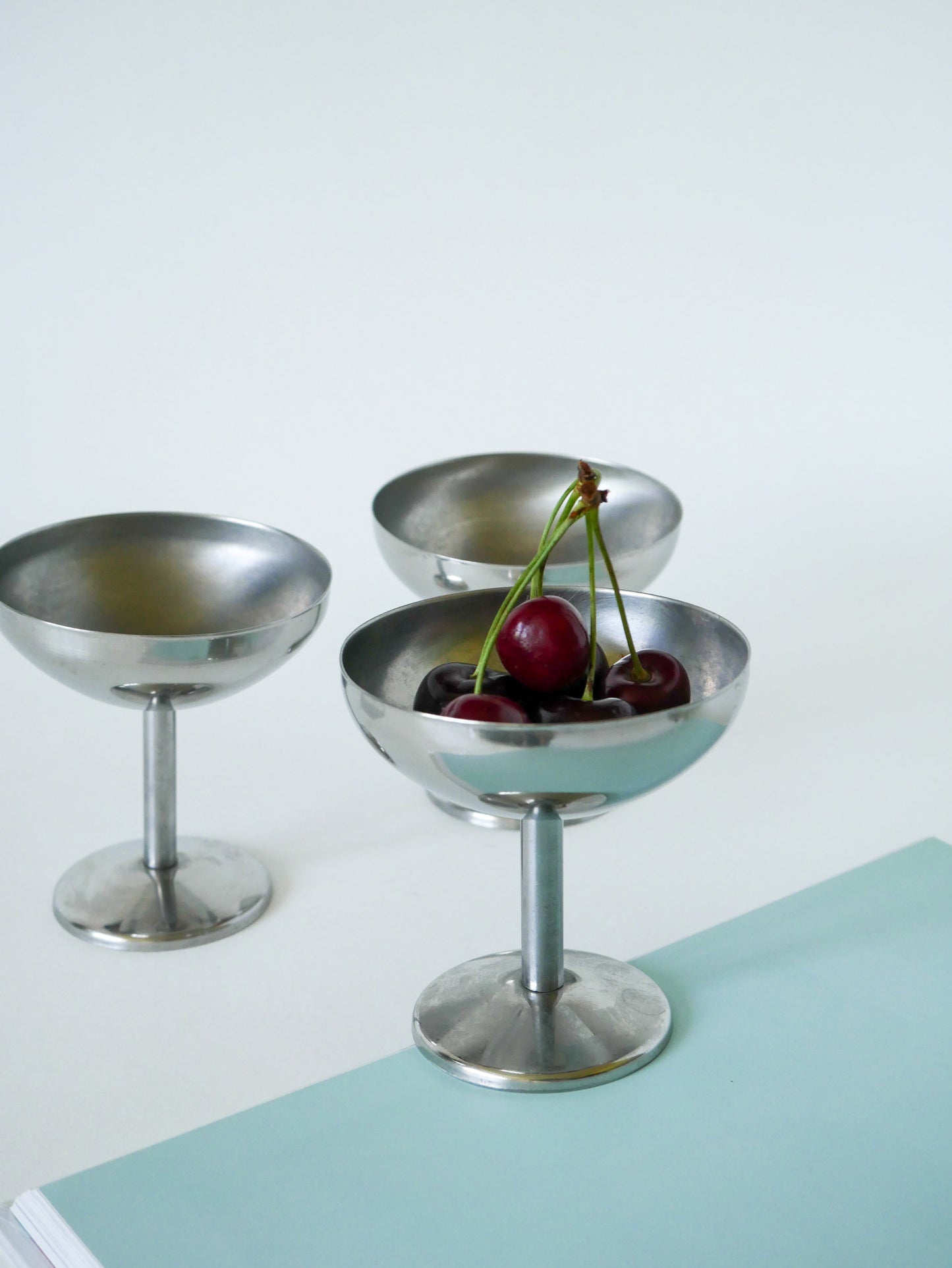 Lot de 6 grandes coupes en inox, intérieur mat, Hautes, Design 1970, 9 X 9 cm