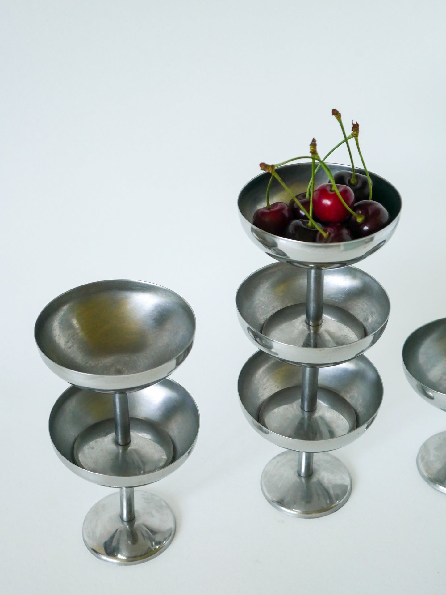 Lot de 6 grandes coupes en inox, intérieur mat, Hautes, Design 1970, 9 X 9 cm