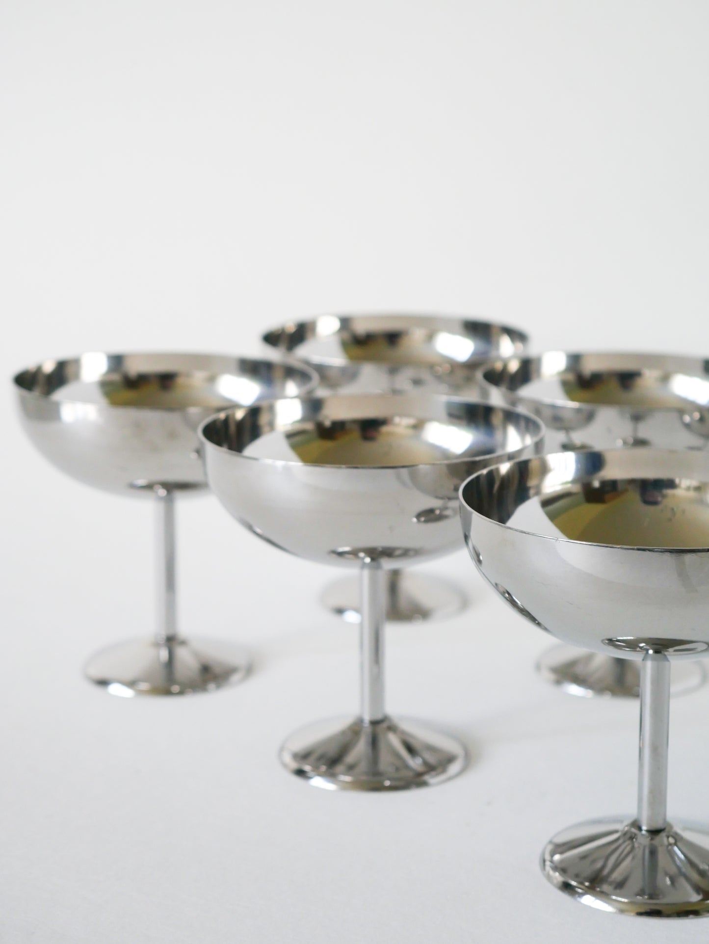 Ensemble de 6 coupes en inox pieds haut, Design, 1970