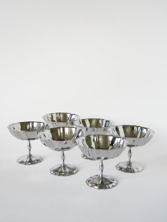 Ensemble de 6 coupes en inox pieds haut et travaillé, Design, 1970