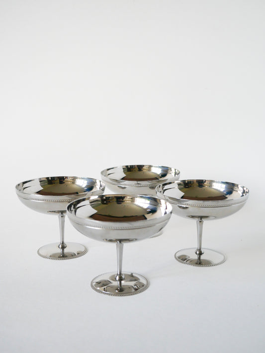 Ensemble de 4 très grandes coupes en inox travaillées pieds haut, Design, 1970