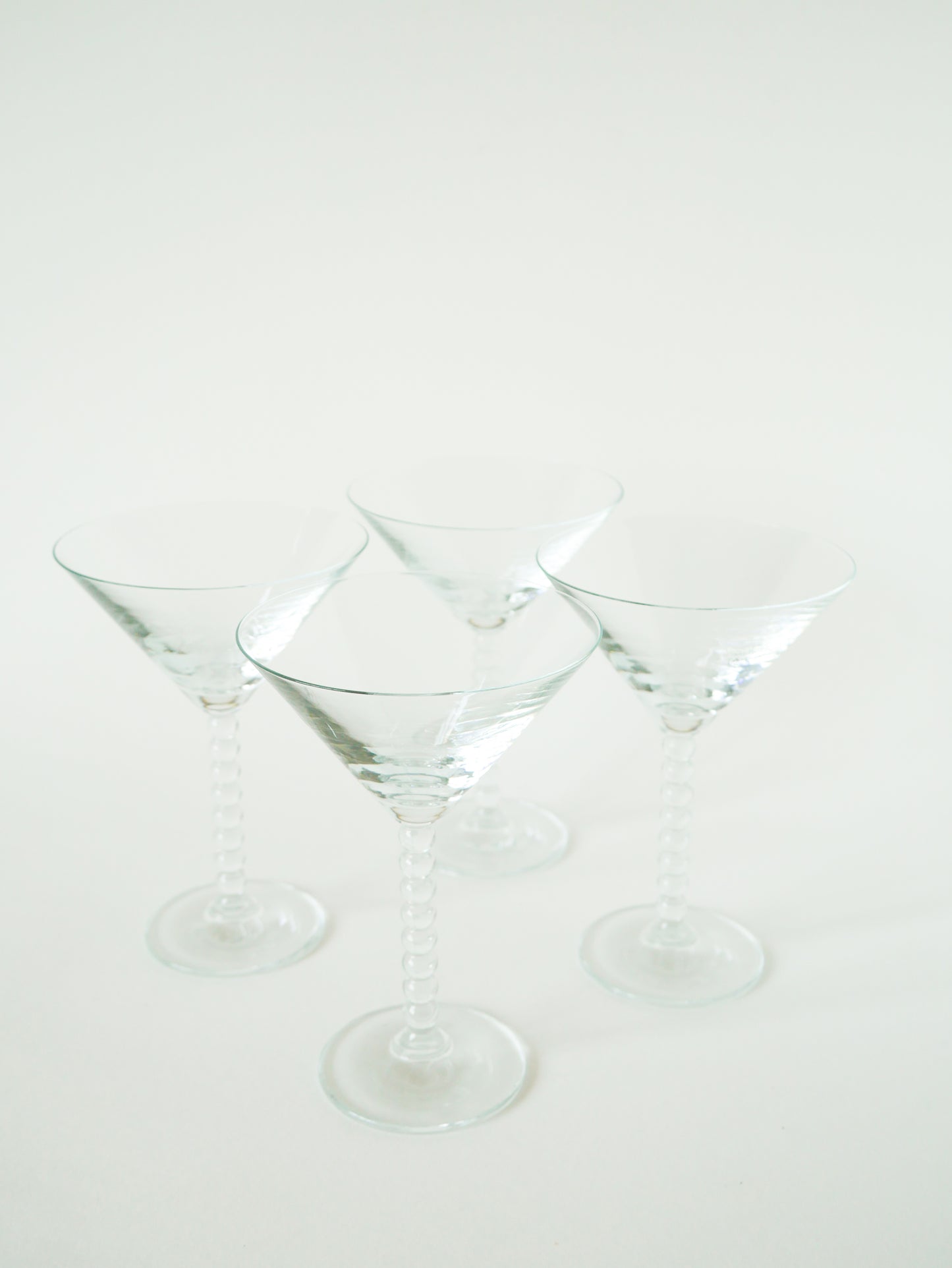 Ensemble de 4 verres à cocktail à pieds travaillé, Design, 1970