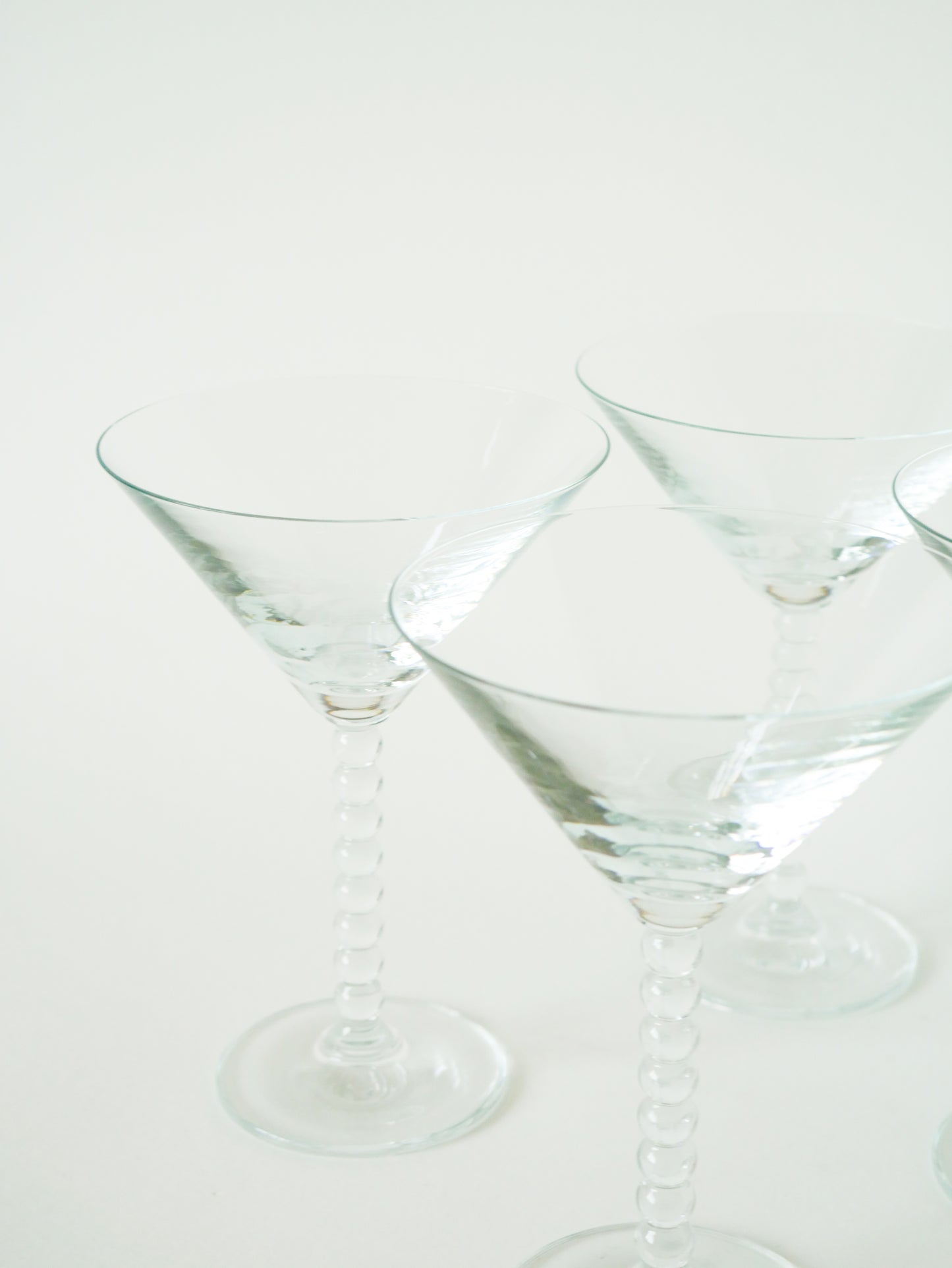 Ensemble de 4 verres à cocktail à pieds travaillé, Design, 1970