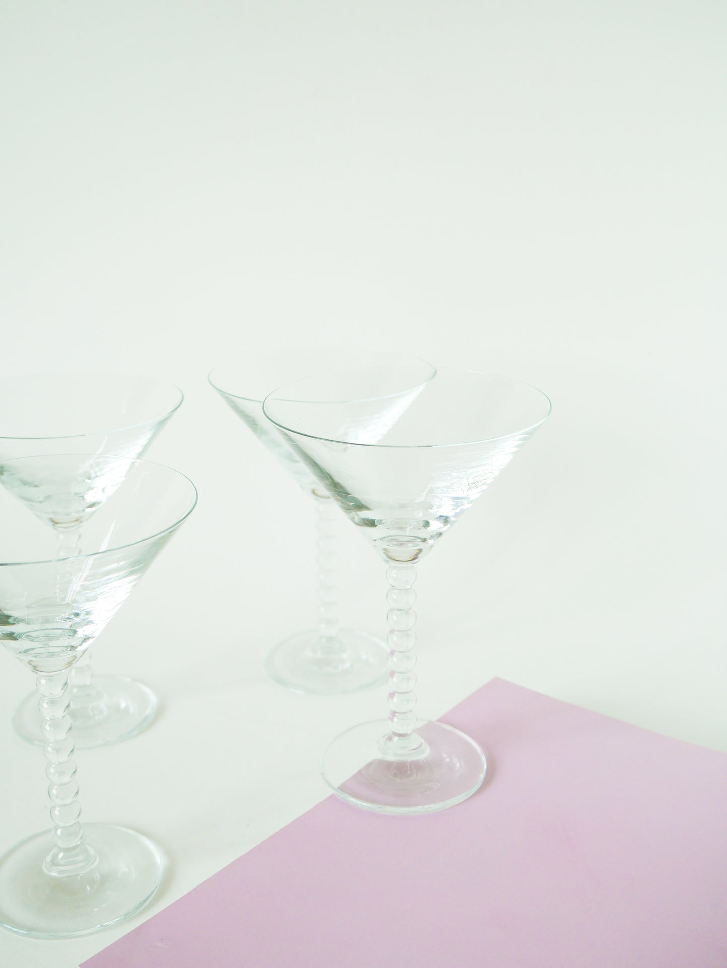 Ensemble de 4 verres à cocktail à pieds travaillé, Design, 1970