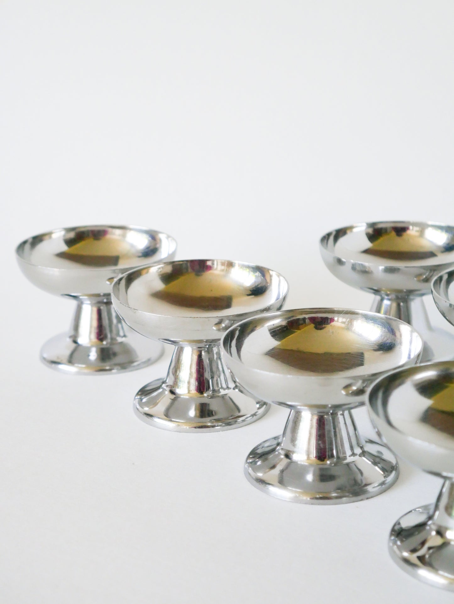 Ensemble de 8 coupes en inox à pieds haut et large, Design,1970