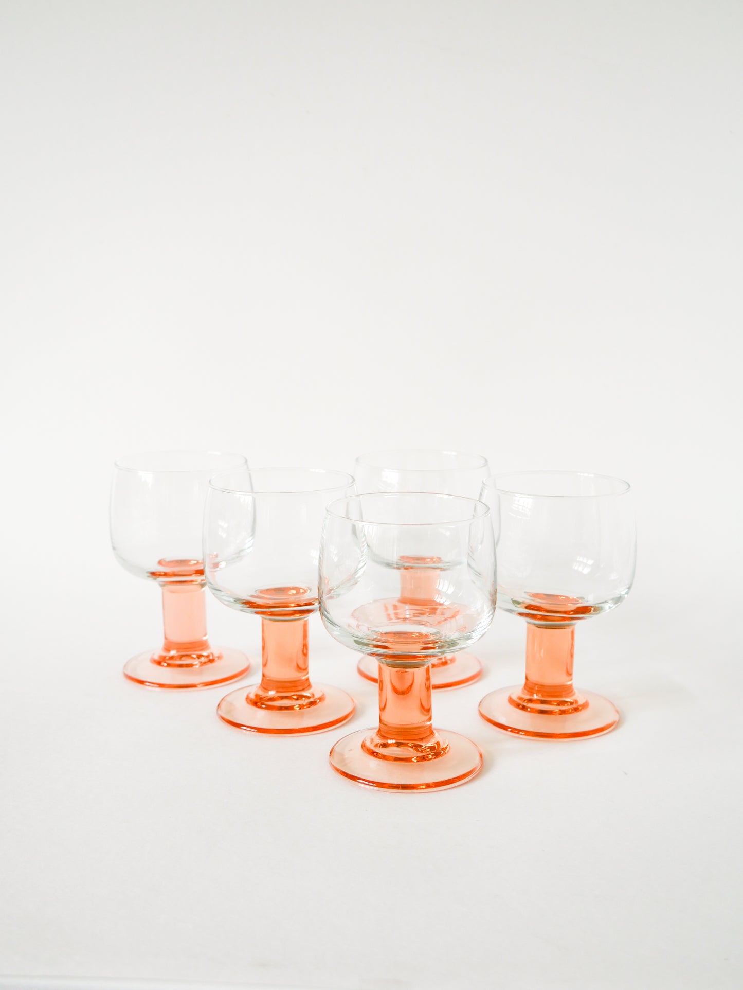 Lot de 5 verres à vin à pieds large, Rose, Design, 1970