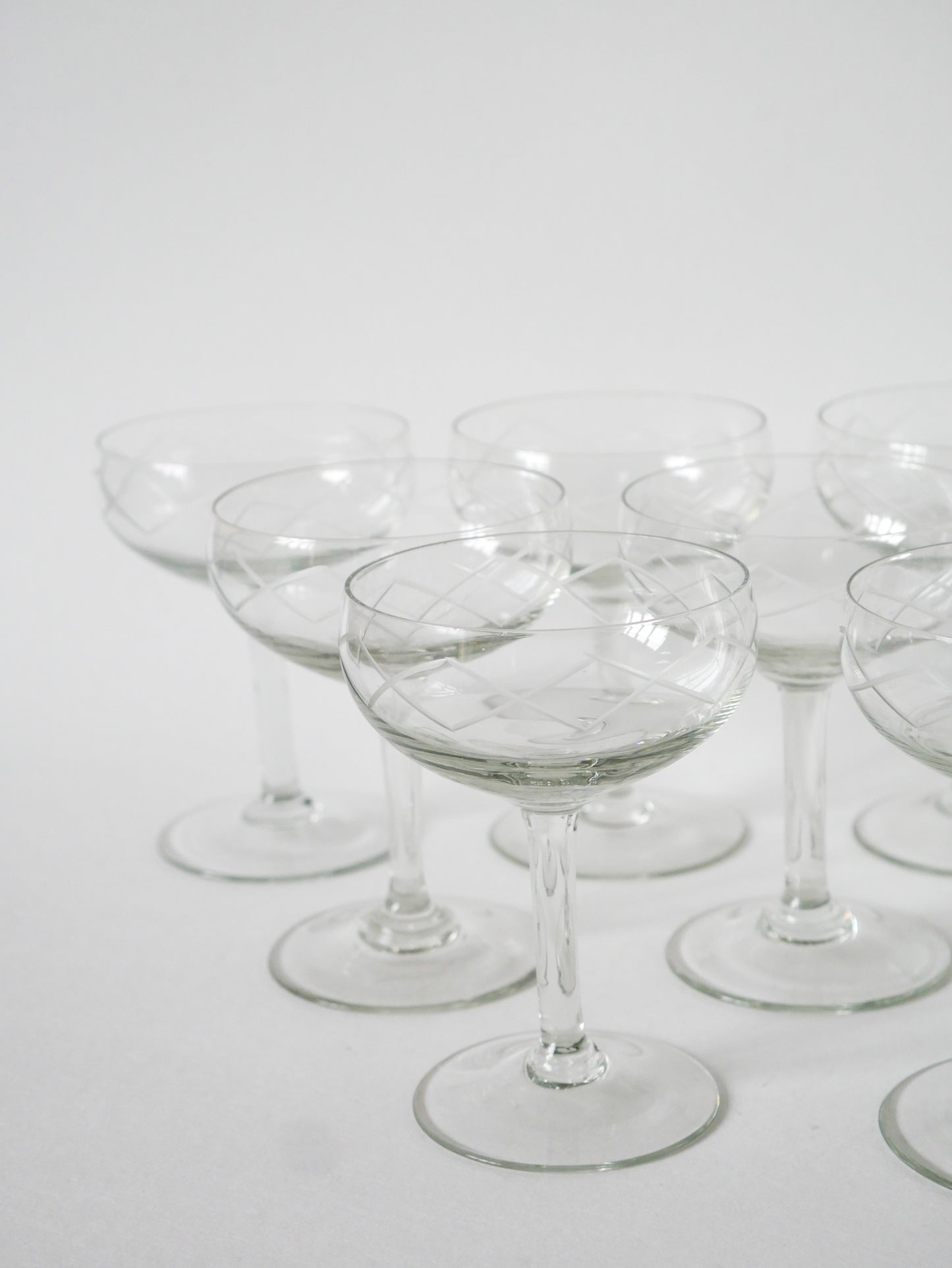 Lot de 9 coupes à champagne en cristal gravé, 1930