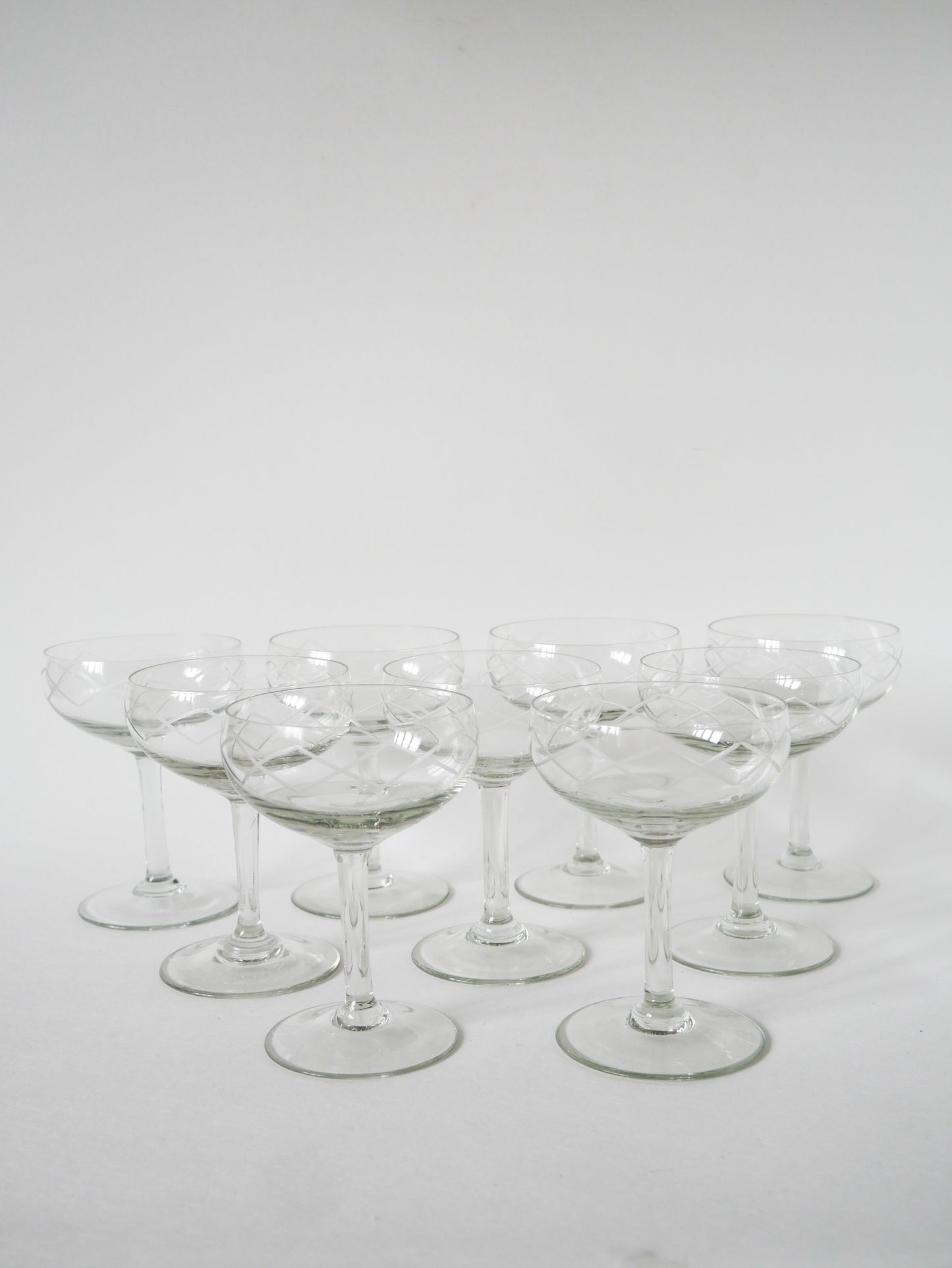 Lot de 9 coupes à champagne en cristal gravé, 1930