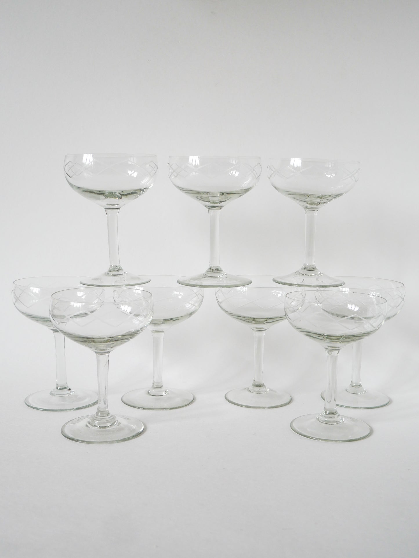 Lot de 9 coupes à champagne en cristal gravé, 1930