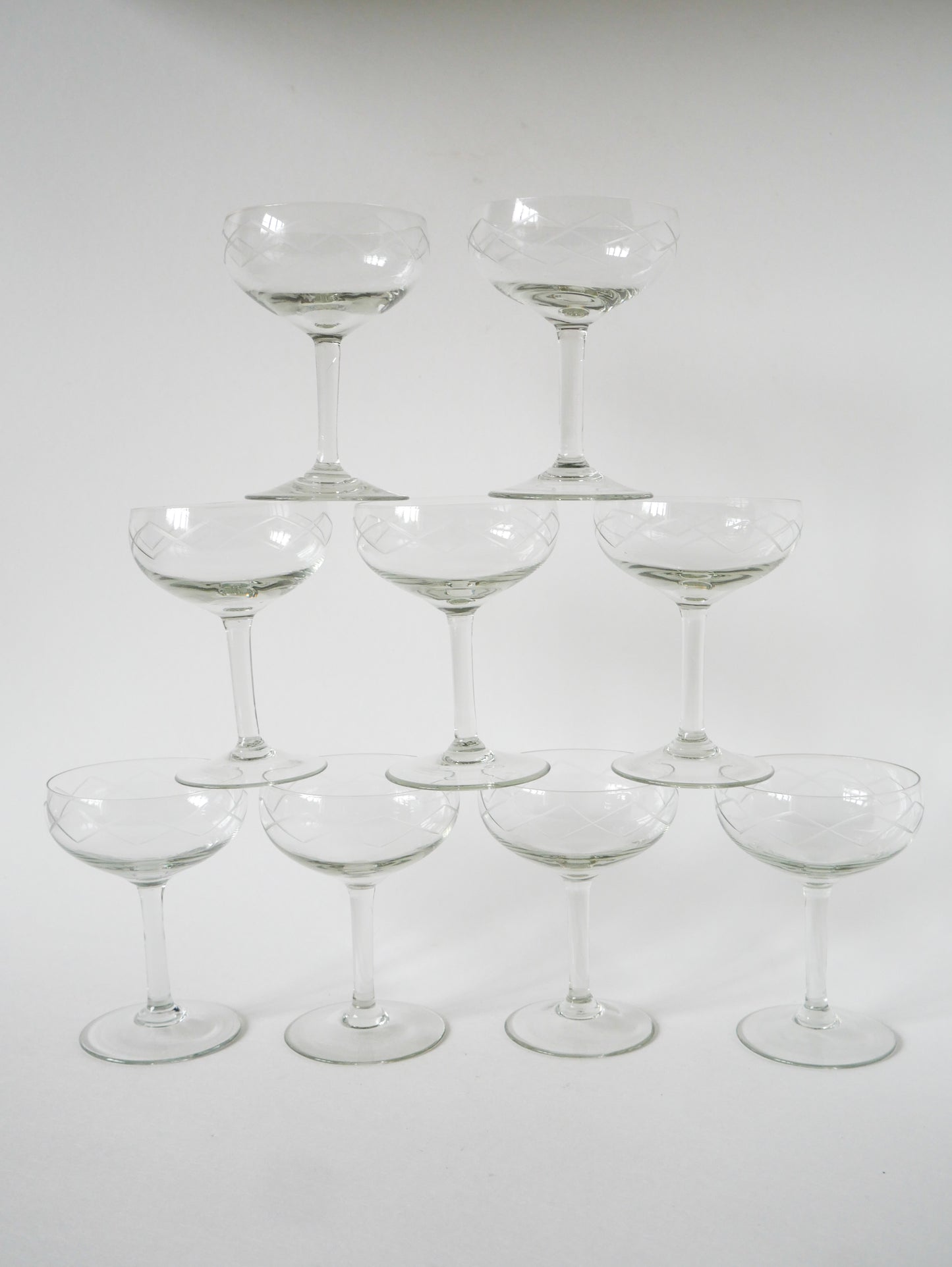 Lot de 9 coupes à champagne en cristal gravé, 1930