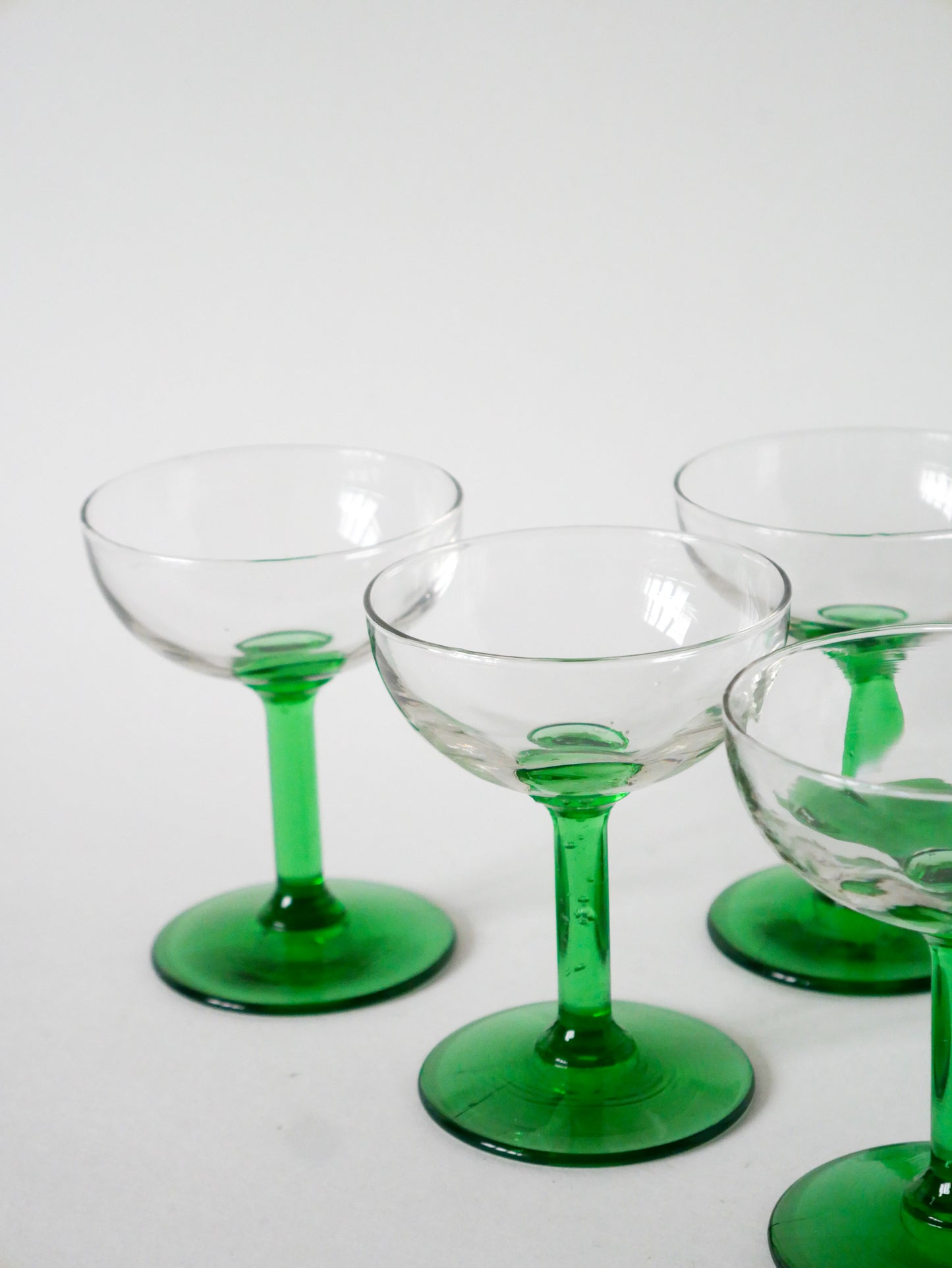 Lot de 5 coupes à champagne en verre soufflé, Vert, Design, 1970