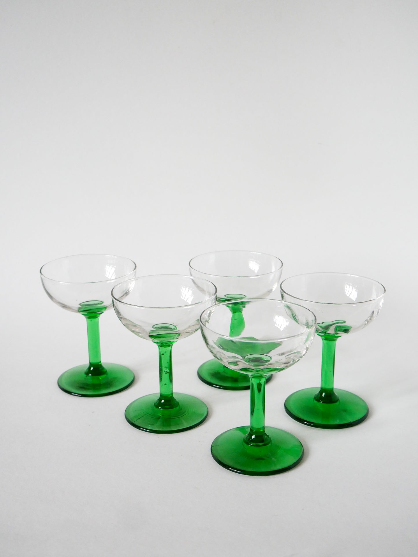 Lot de 5 coupes à champagne en verre soufflé, Vert, Design, 1970