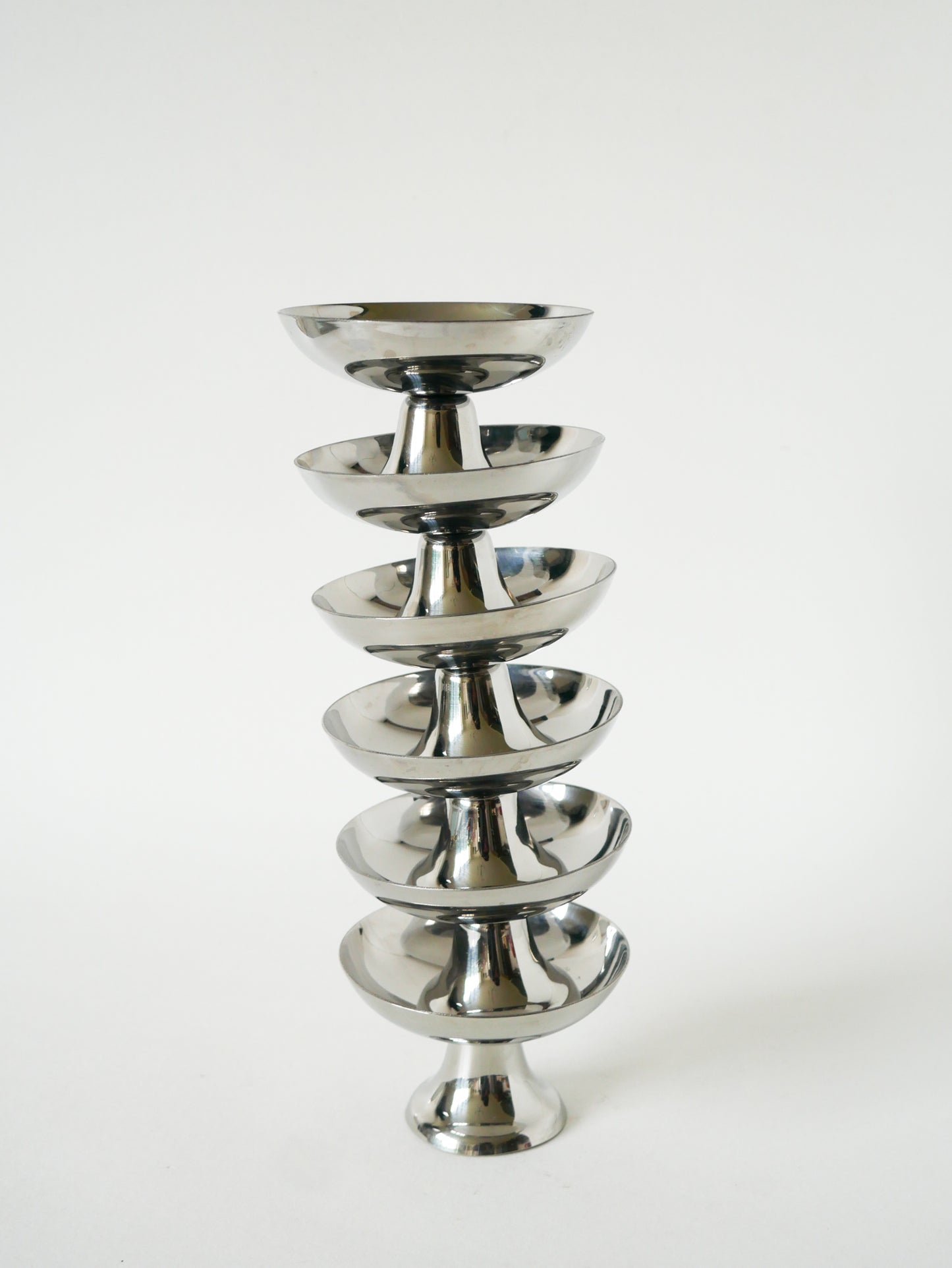 Ensemble de 6 coupes en inox hautes, pieds large, 1970 - 9 X 6 cm