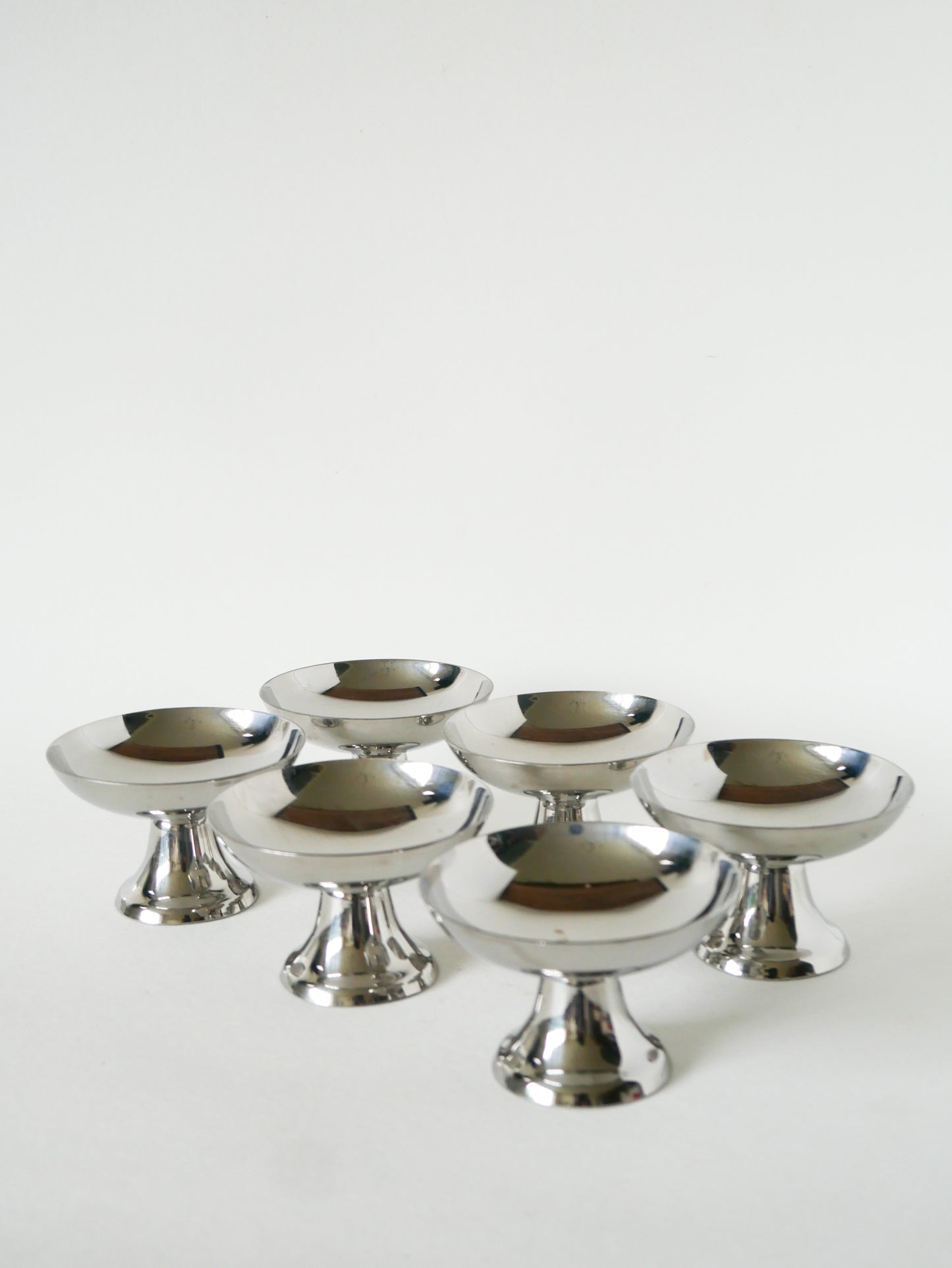 Ensemble de 6 coupes en inox hautes, pieds large, 1970