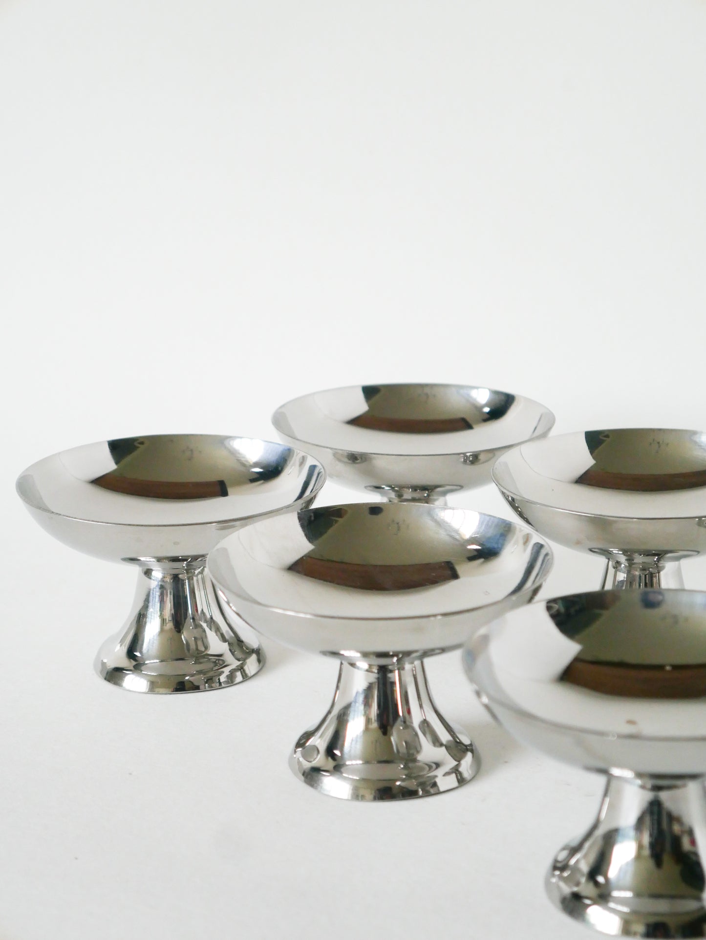 Ensemble de 6 coupes en inox hautes, pieds large, 1970