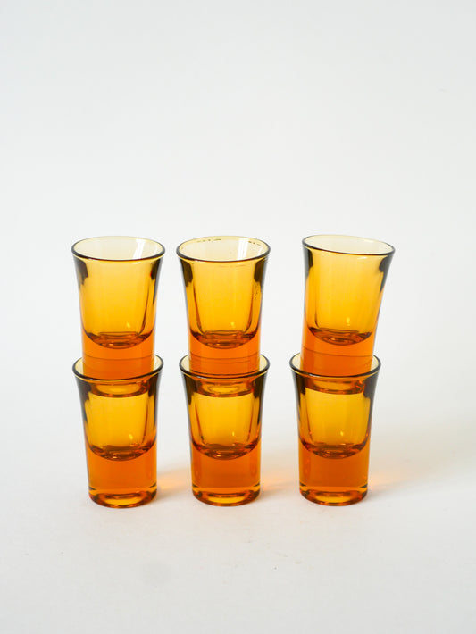 Ensemble de 6 verres à liqueur en verre ambré, Design, 1970