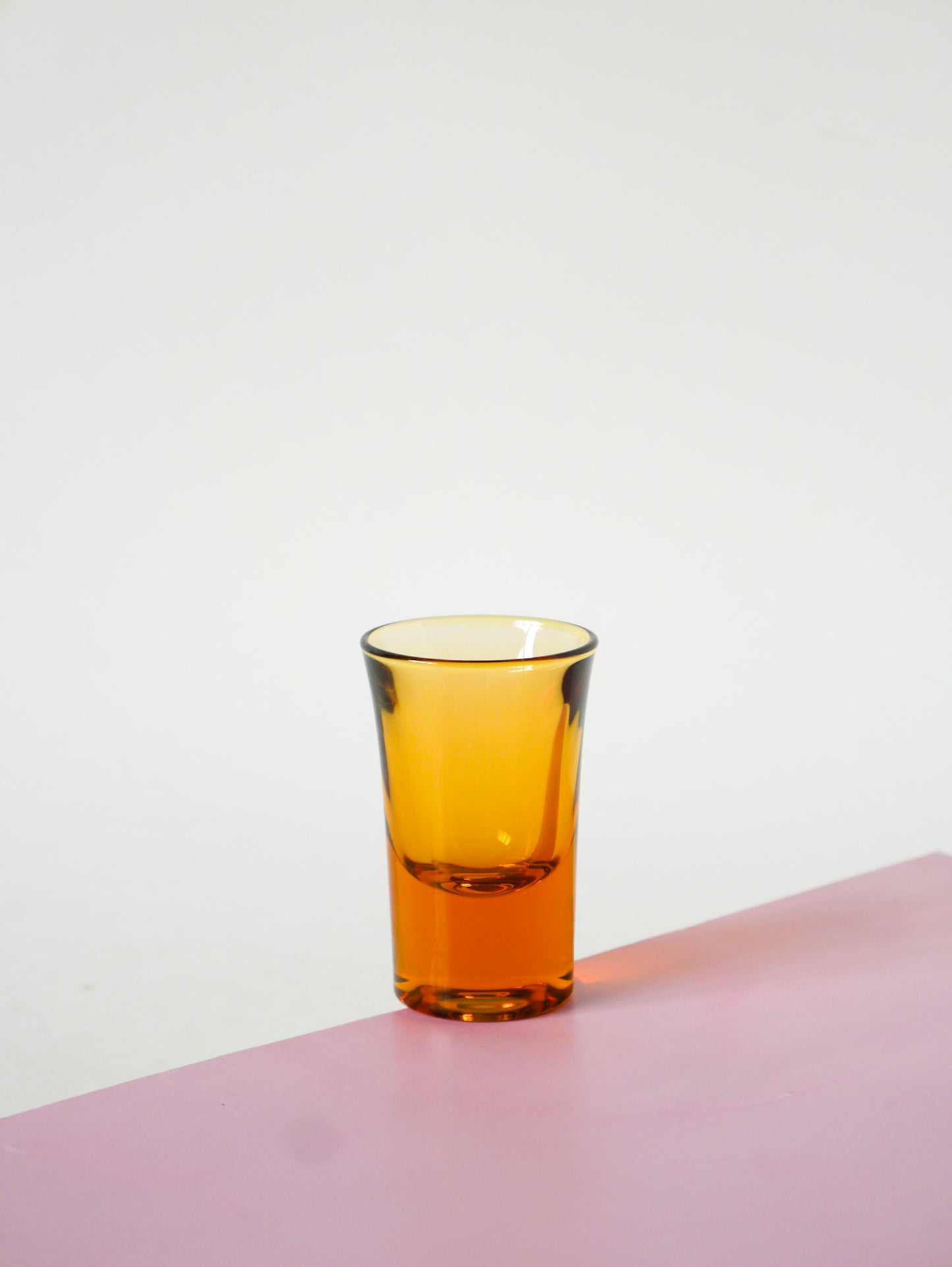 Ensemble de 6 verres à liqueur en verre ambré, Design, 1970