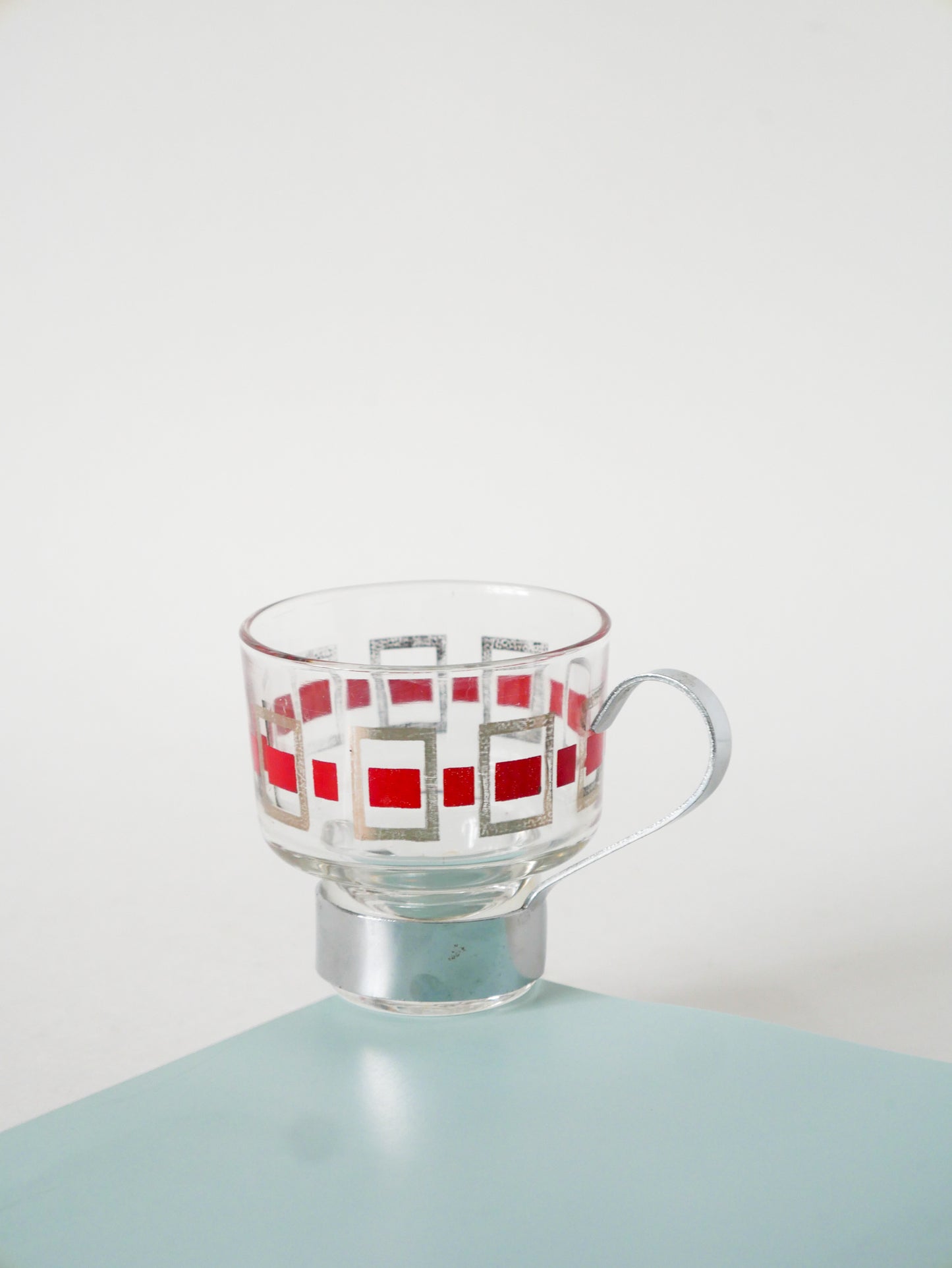 Lot de 4 tasses à café en verre et métal, Rouge et Argenté, 1970