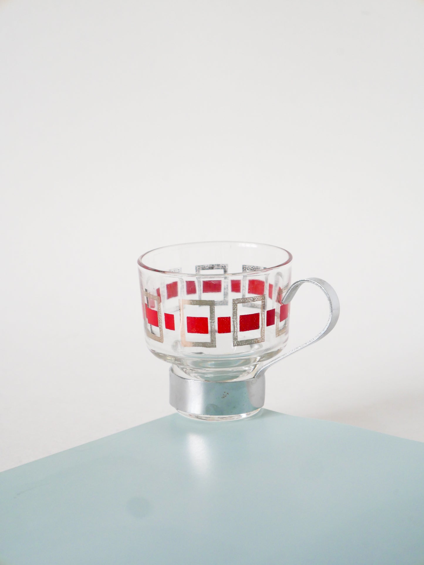 Lot de 4 tasses à café en verre et métal, Rouge et Argenté, 1970