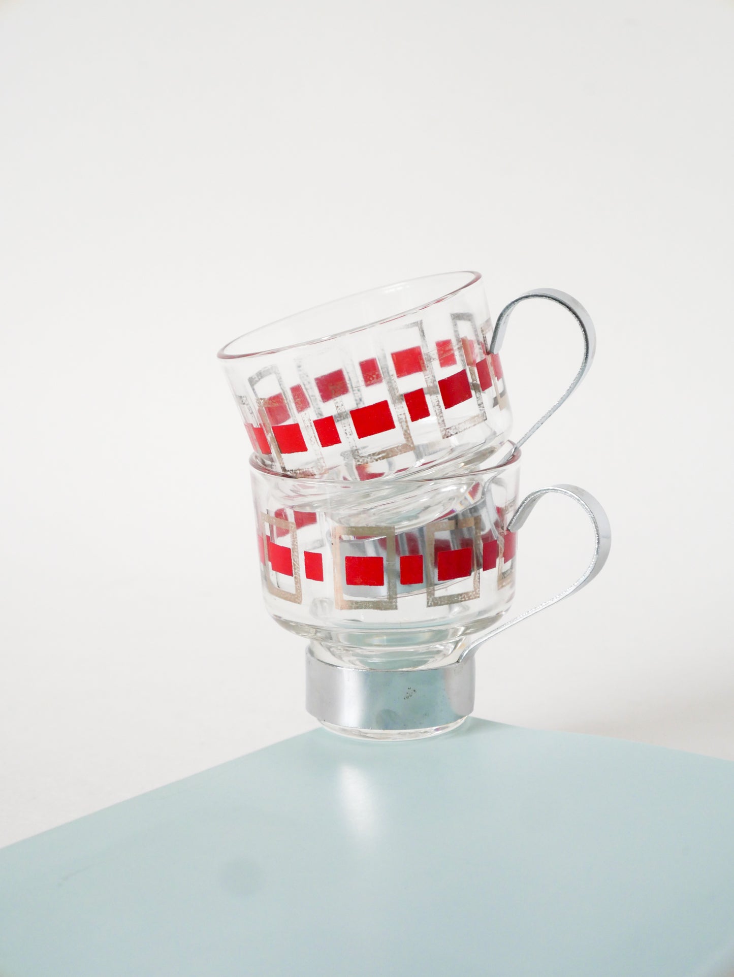 Lot de 4 tasses à café en verre et métal, Rouge et Argenté, 1970