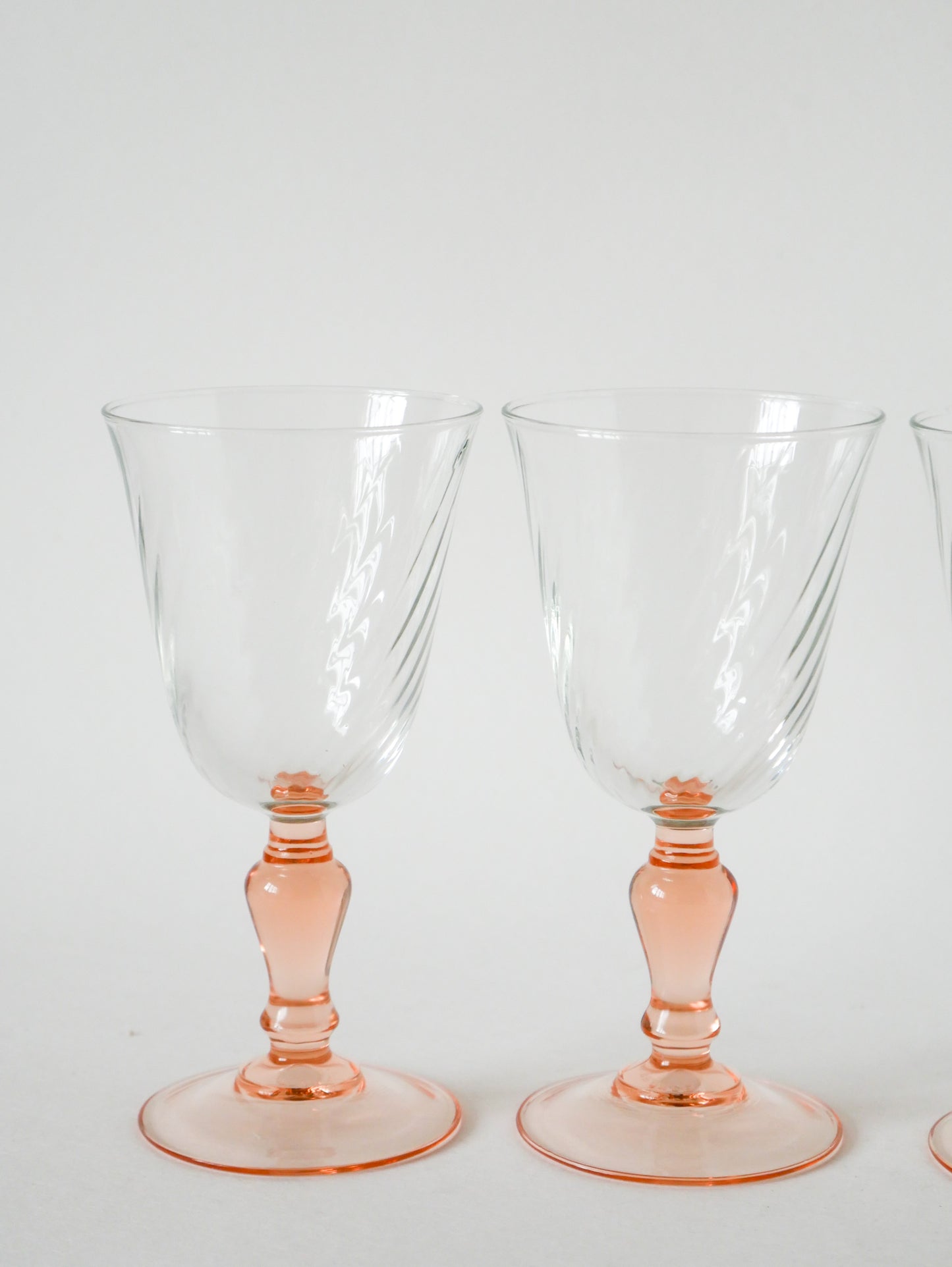 Lot de 4 verres à vin en verre rose, Rosaline, 1970