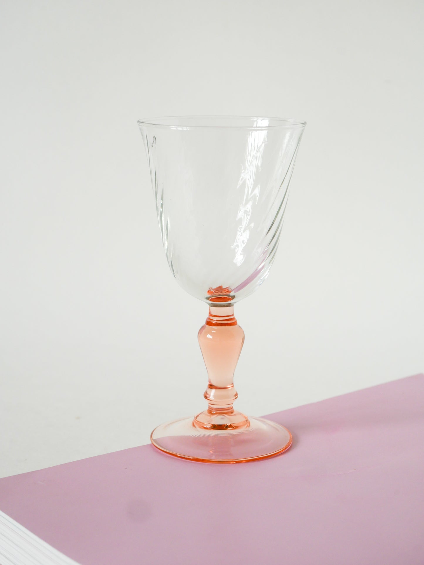 Lot de 4 verres à vin en verre rose, Rosaline, 1970