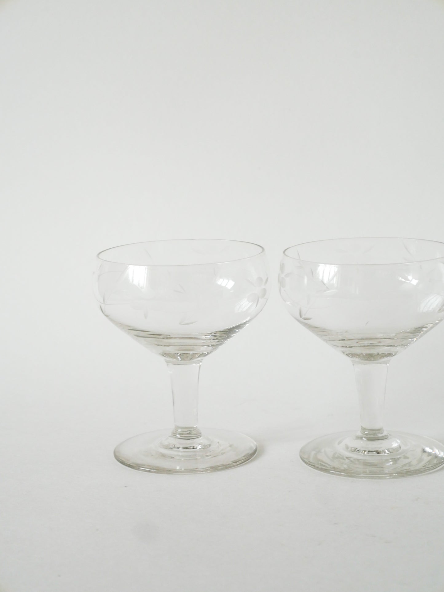 Ensemble de 4 coupes à champagne en cristal gravé, 1950