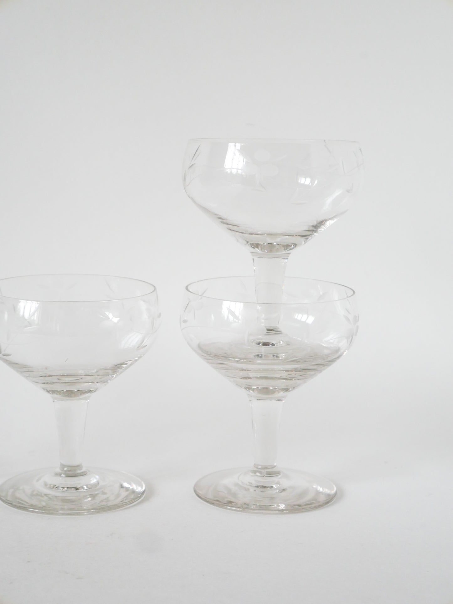 Ensemble de 4 coupes à champagne en cristal gravé, 1950