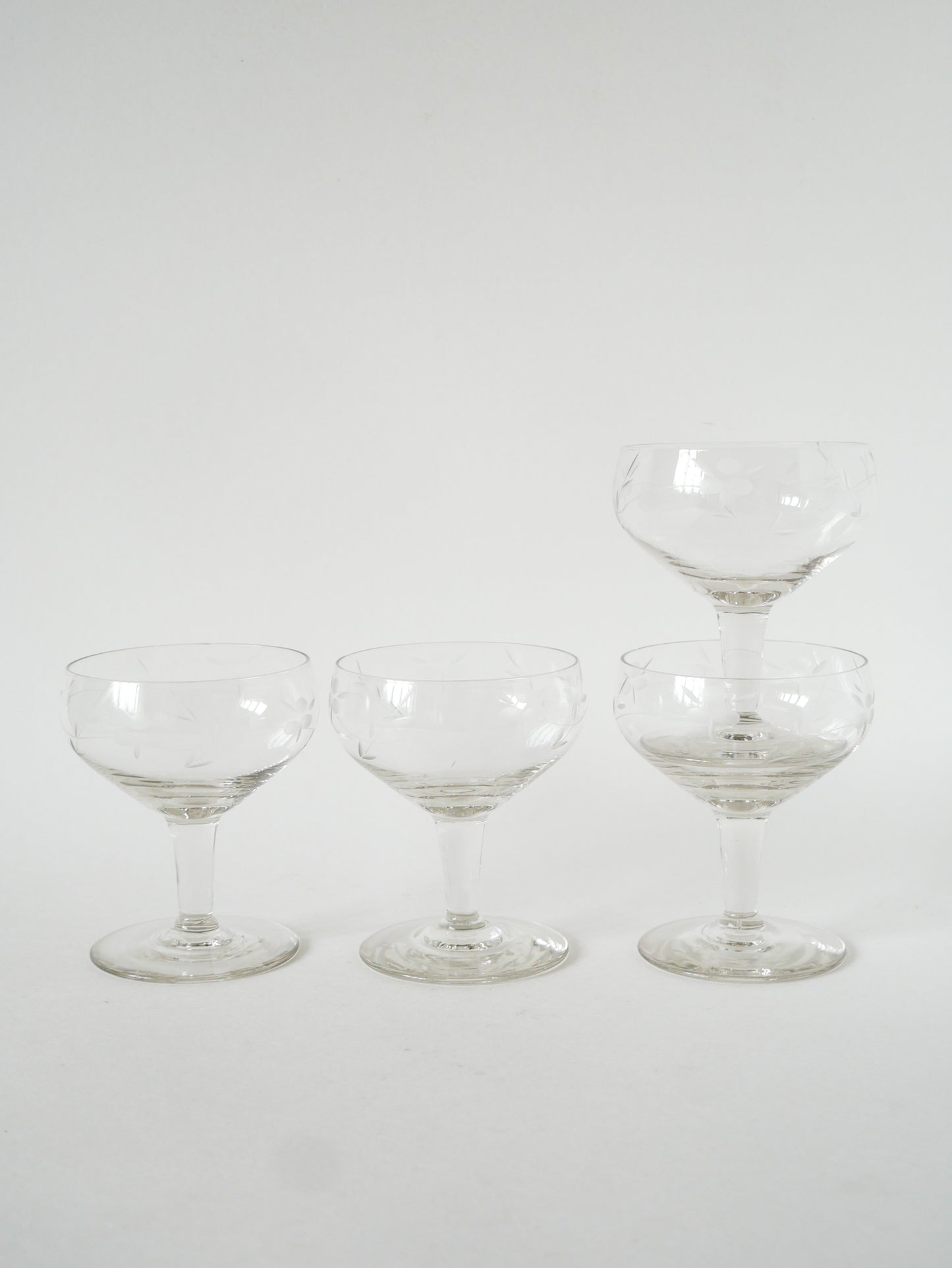 Ensemble de 4 coupes à champagne en cristal gravé, 1950