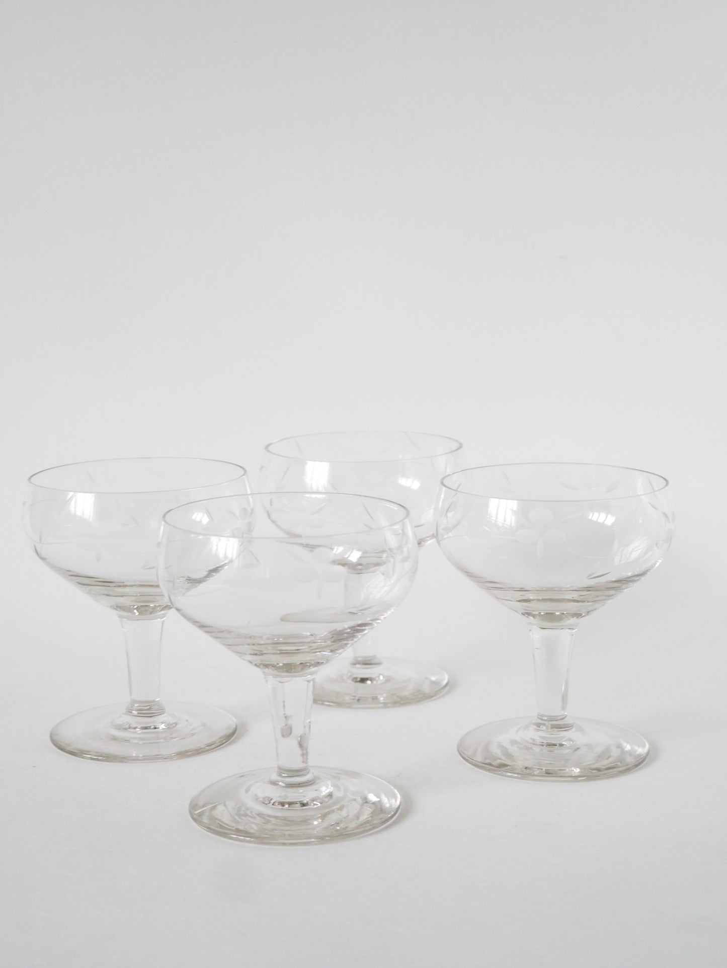 Ensemble de 4 coupes à champagne en cristal gravé, 1950