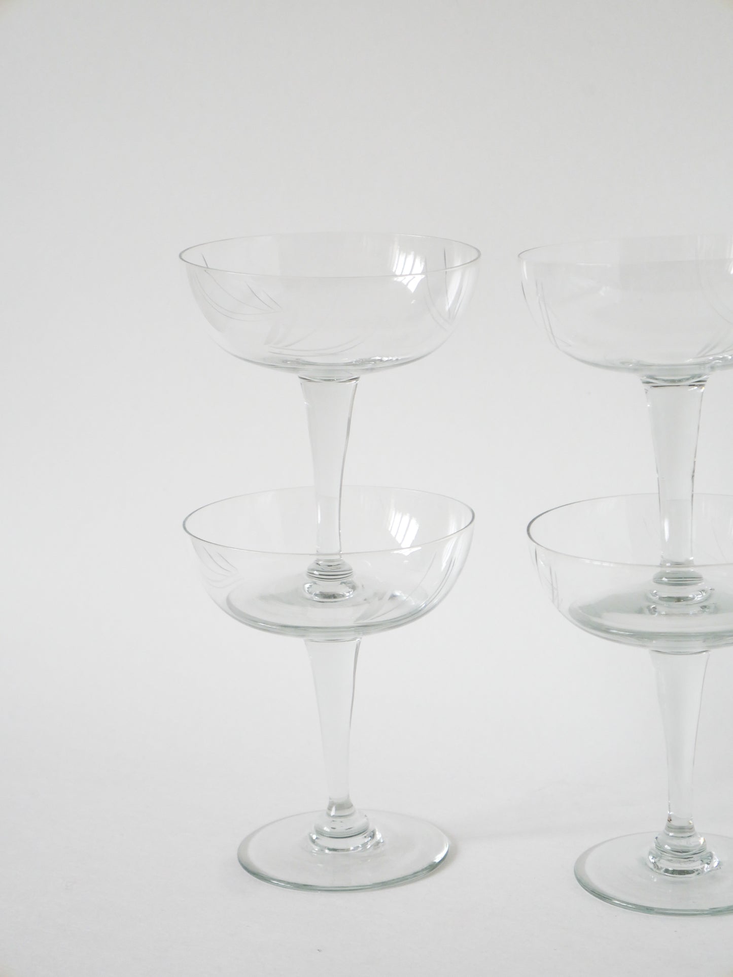 Ensemble de 7 coupes à champagne en cristal gravé, 1940