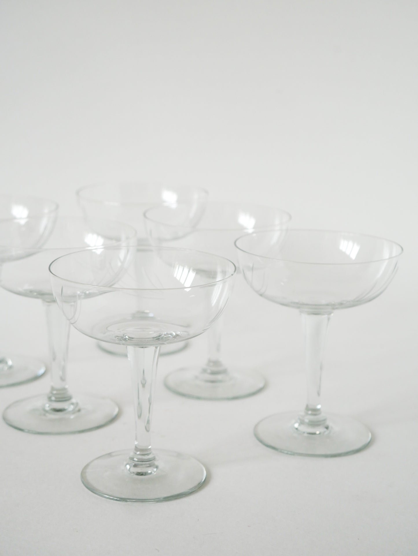 Ensemble de 7 coupes à champagne en cristal gravé, 1940