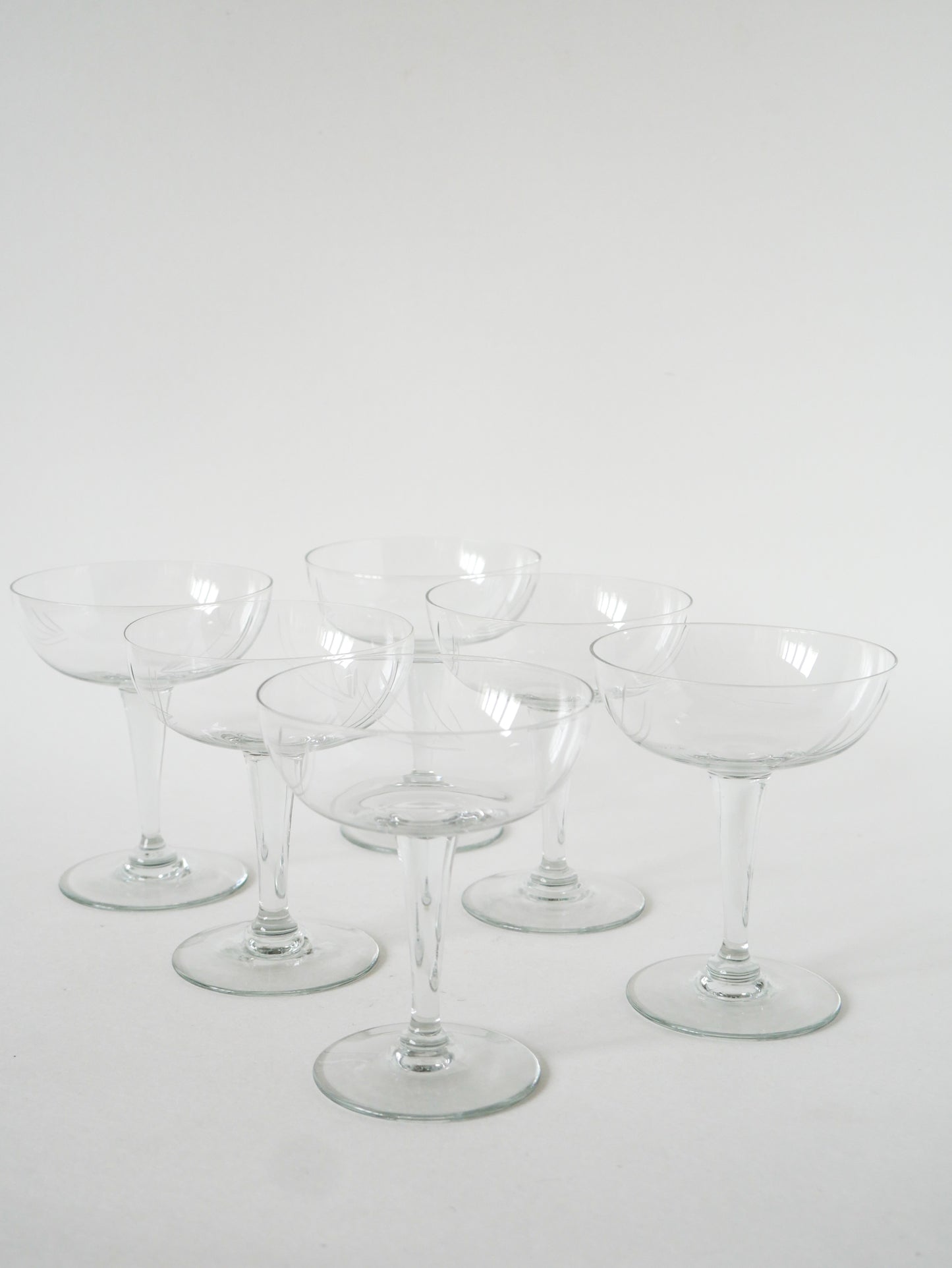 Ensemble de 7 coupes à champagne en cristal gravé, 1940