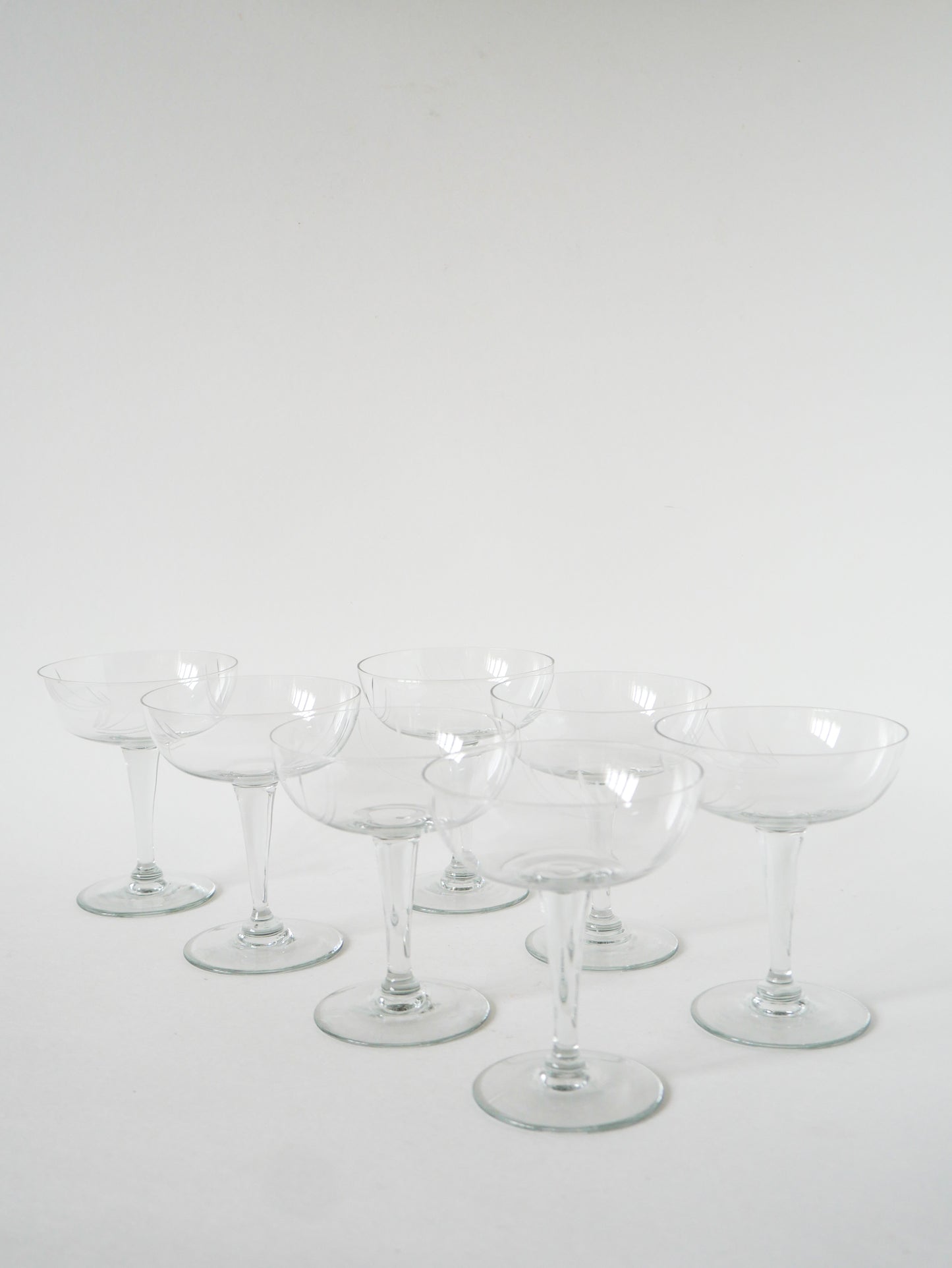 Ensemble de 7 coupes à champagne en cristal gravé, 1940