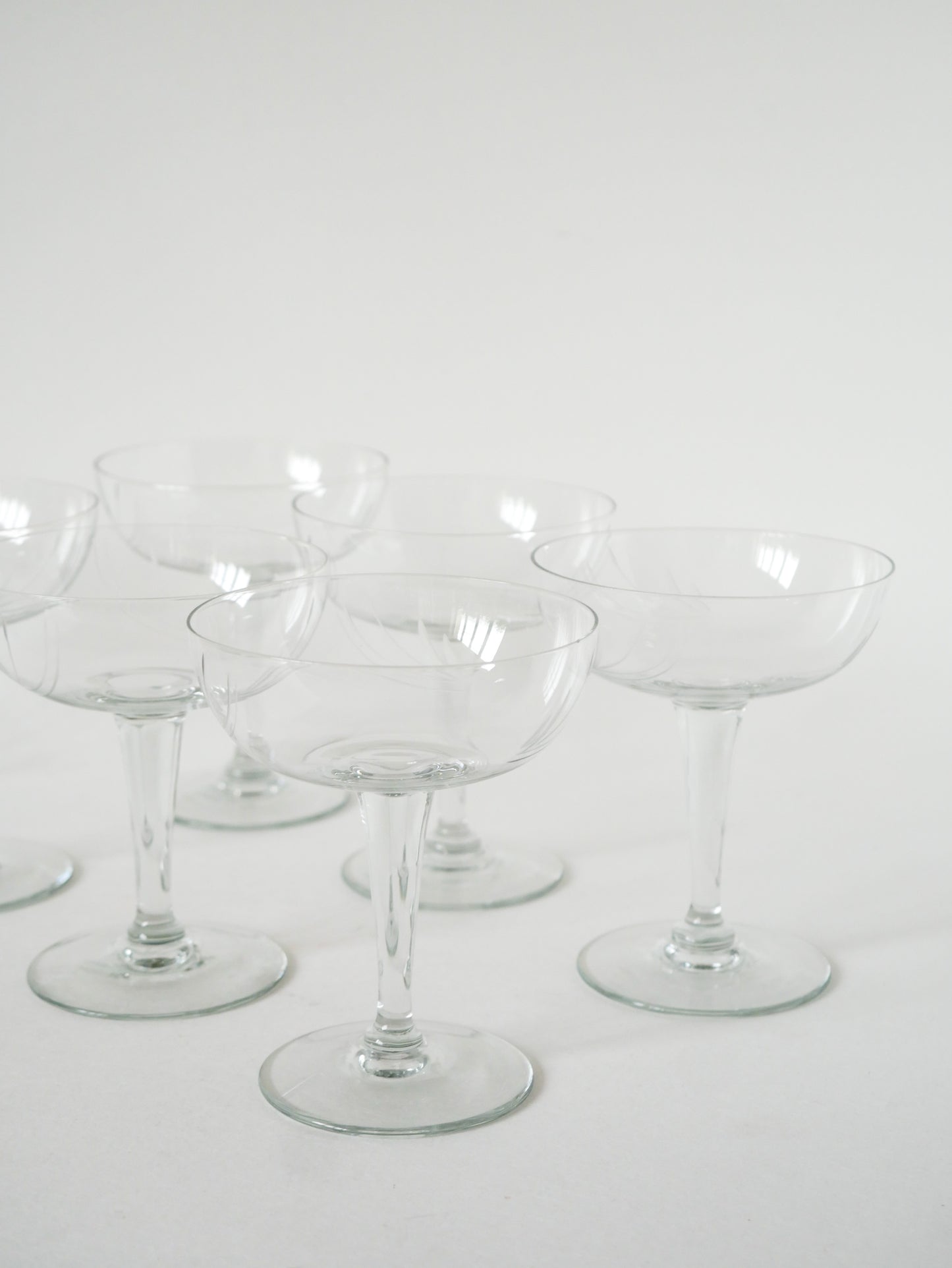 Ensemble de 7 coupes à champagne en cristal gravé, 1940