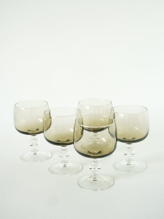 Lot de 5 verres à vin en verre fumé, 1970