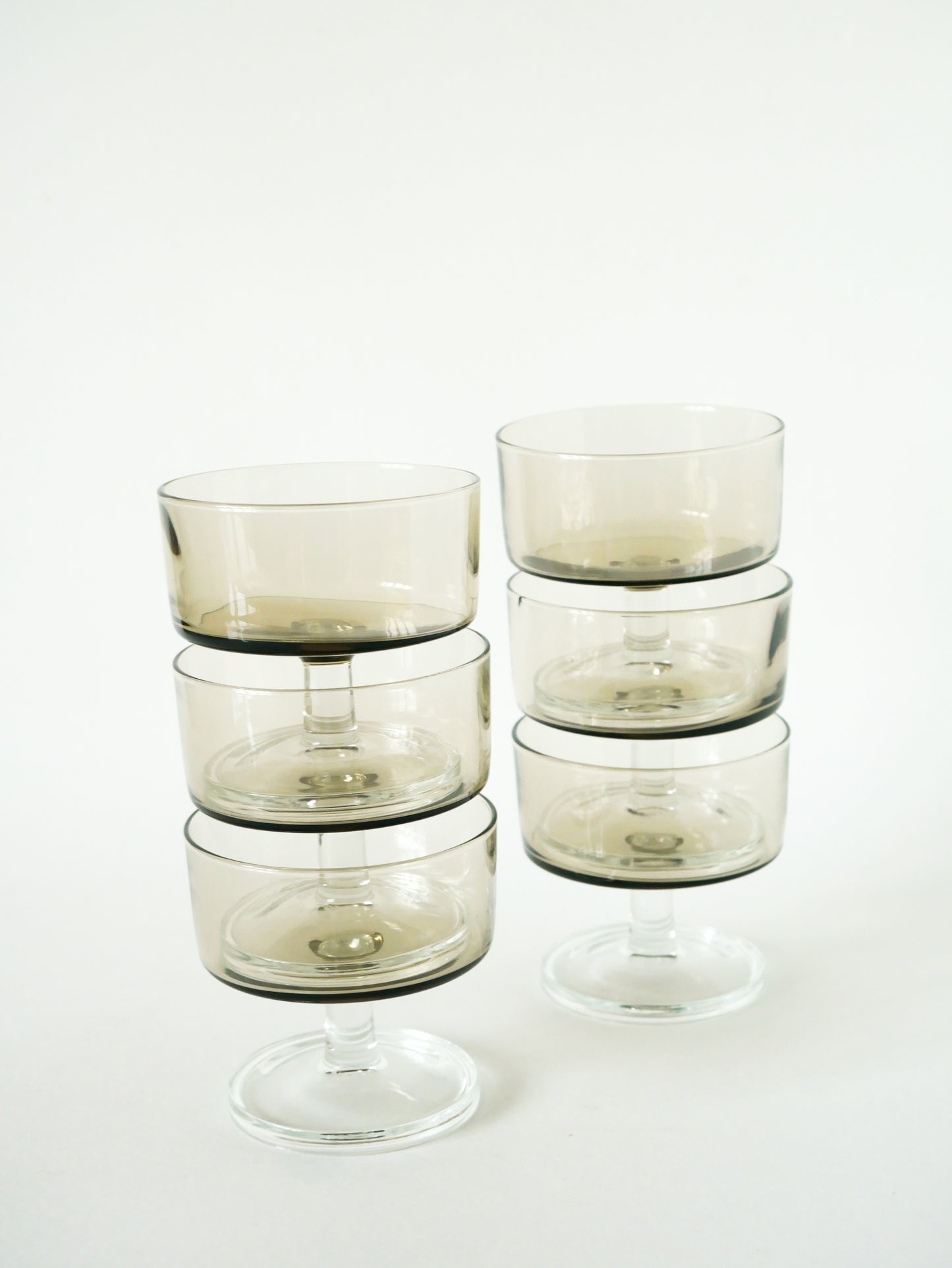 Ensemble de 6 coupes à champagne en verre fumé, Design, 1970