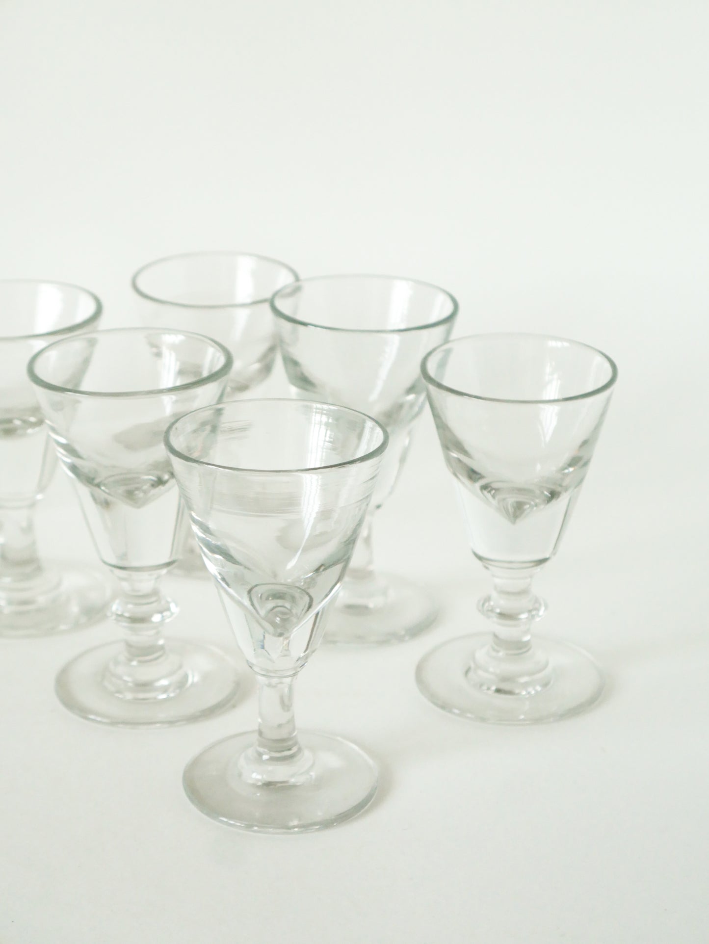 Ensemble de 7 verres à liqueur / absinthe dépareillés, 1930