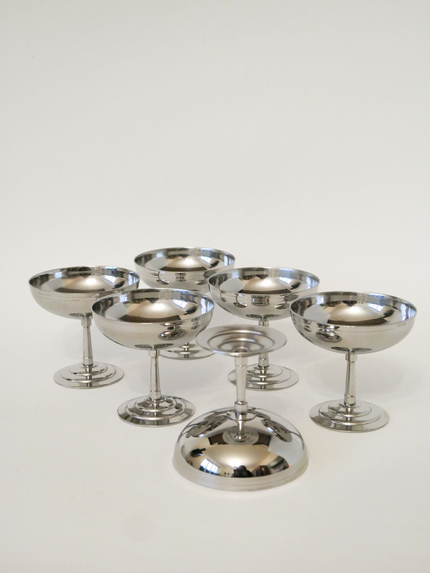 Ensemble de 6 coupes en inox hautes Létang Rémy, pied fin, Design, 1970