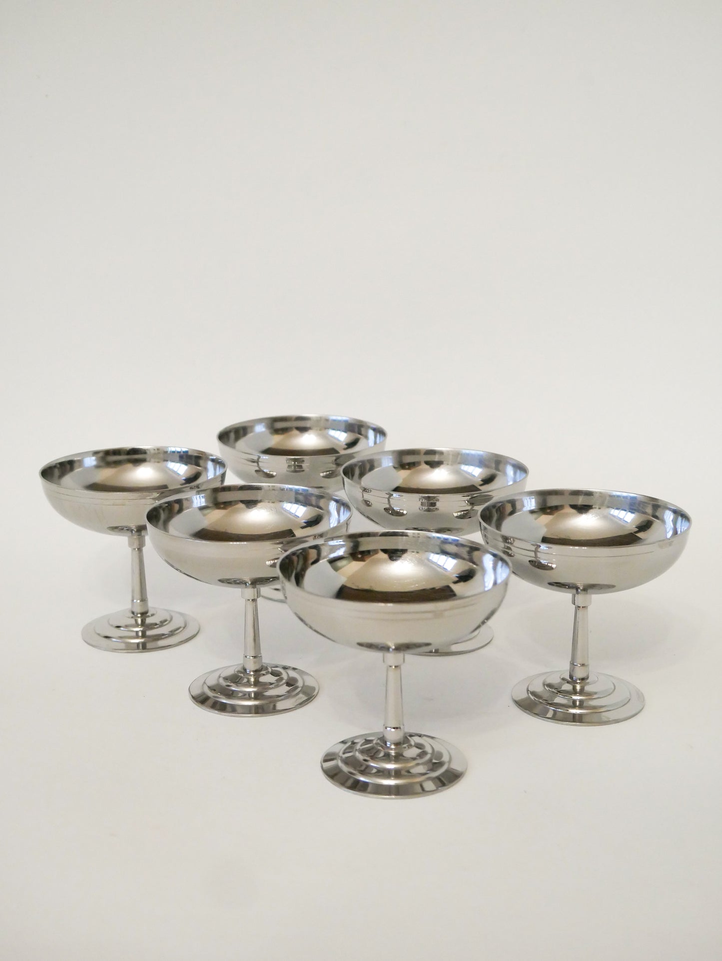 Ensemble de 6 coupes en inox hautes Létang Rémy, pied fin, Design, 1970