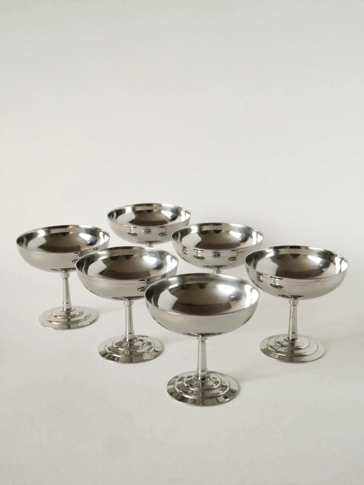 Ensemble de 6 coupes en inox hautes Létang Rémy, pied fin, Design, 1970