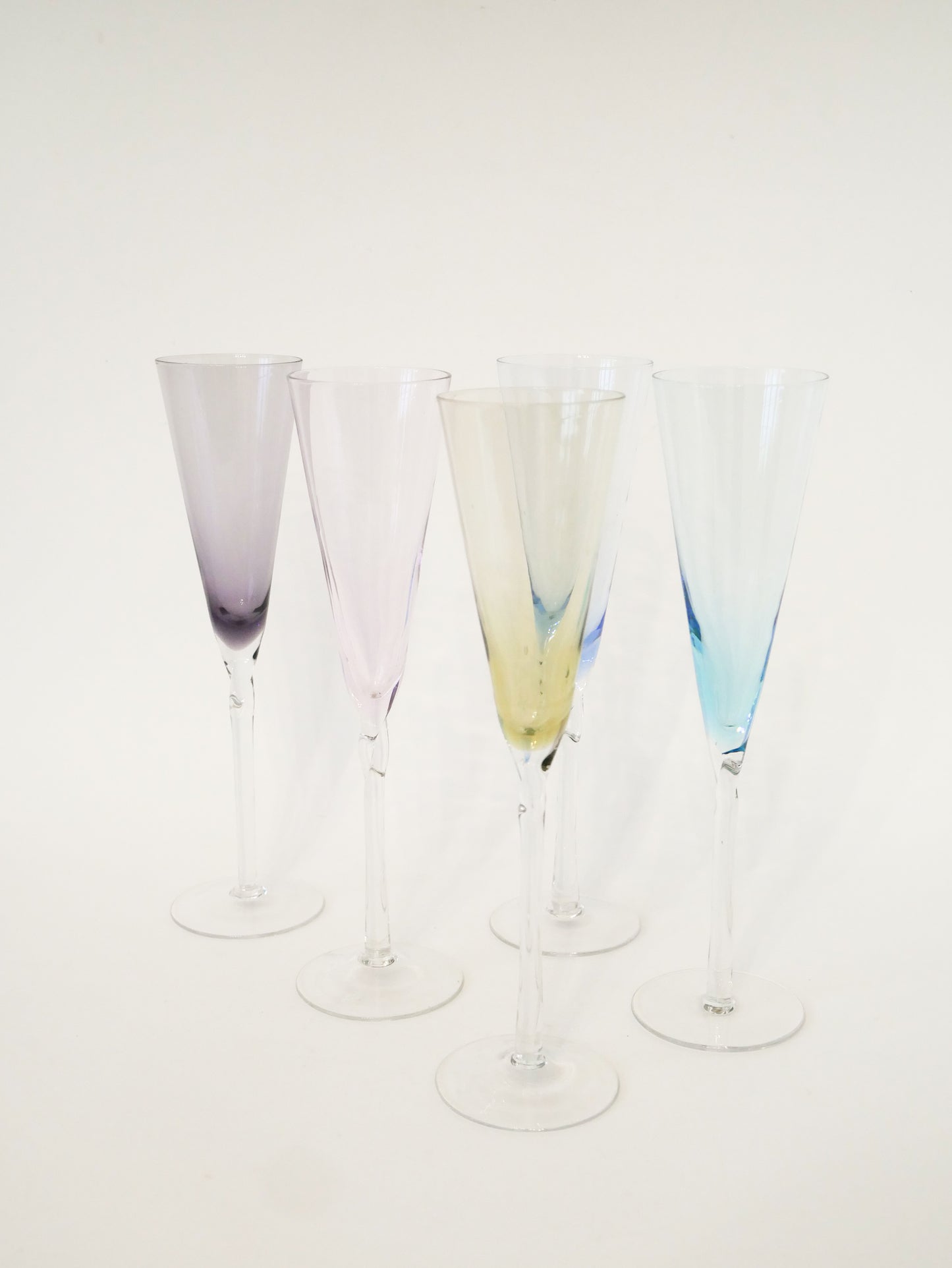 Ensemble de 5 flûtes à champagne en verre coloré, Design, 1970