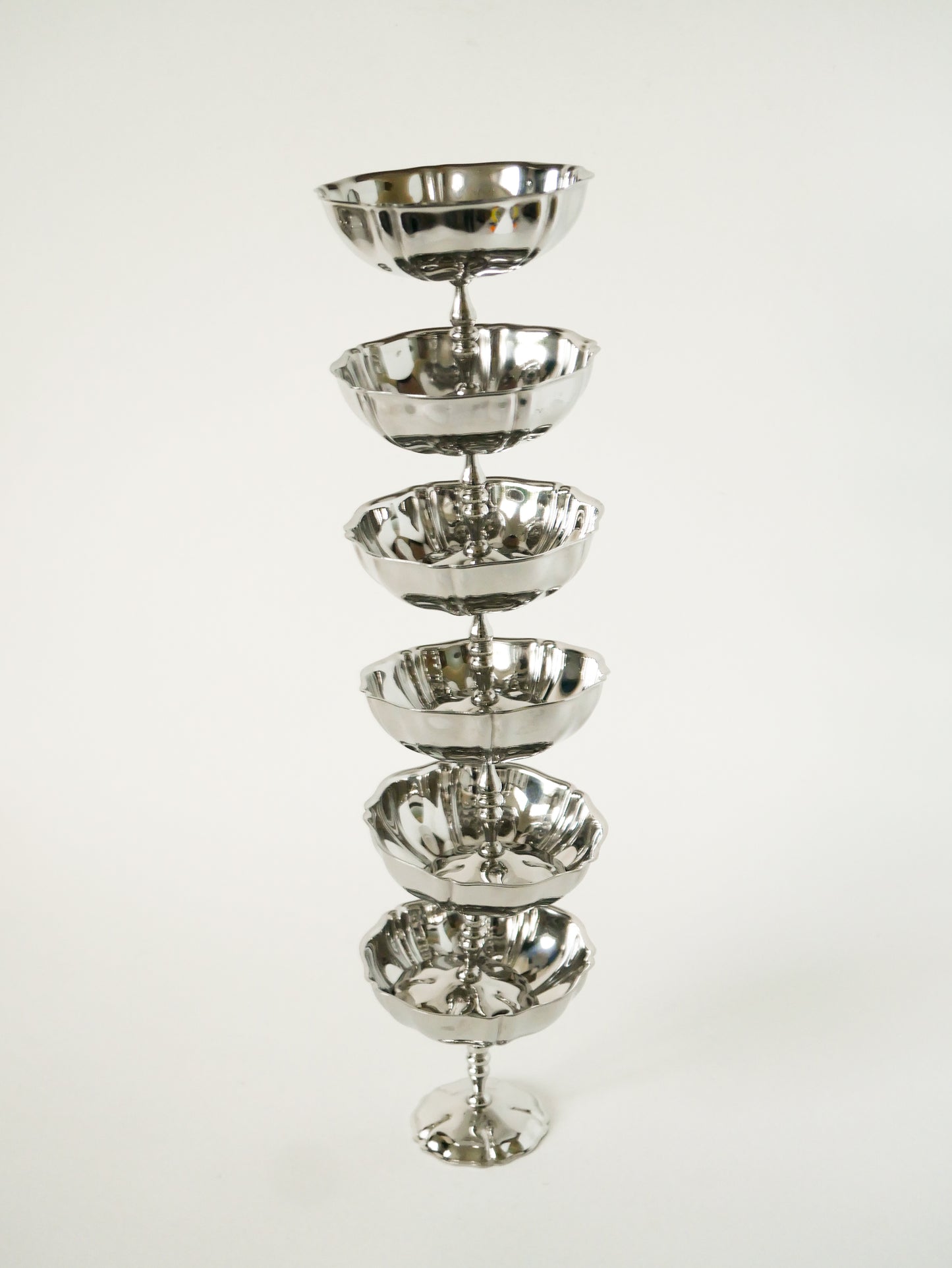 Ensemble de 6 coupes à glace en inox hautes, pieds fins travaillés, Design, 1970