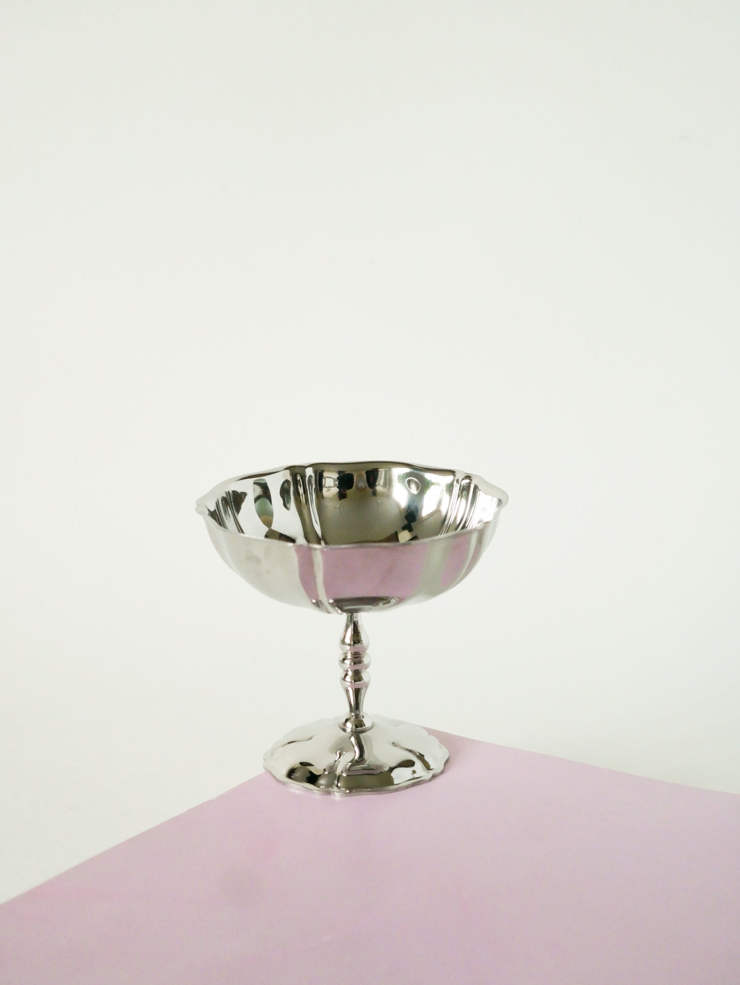 Ensemble de 6 coupes à glace en inox hautes, pieds fins travaillés, Design, 1970