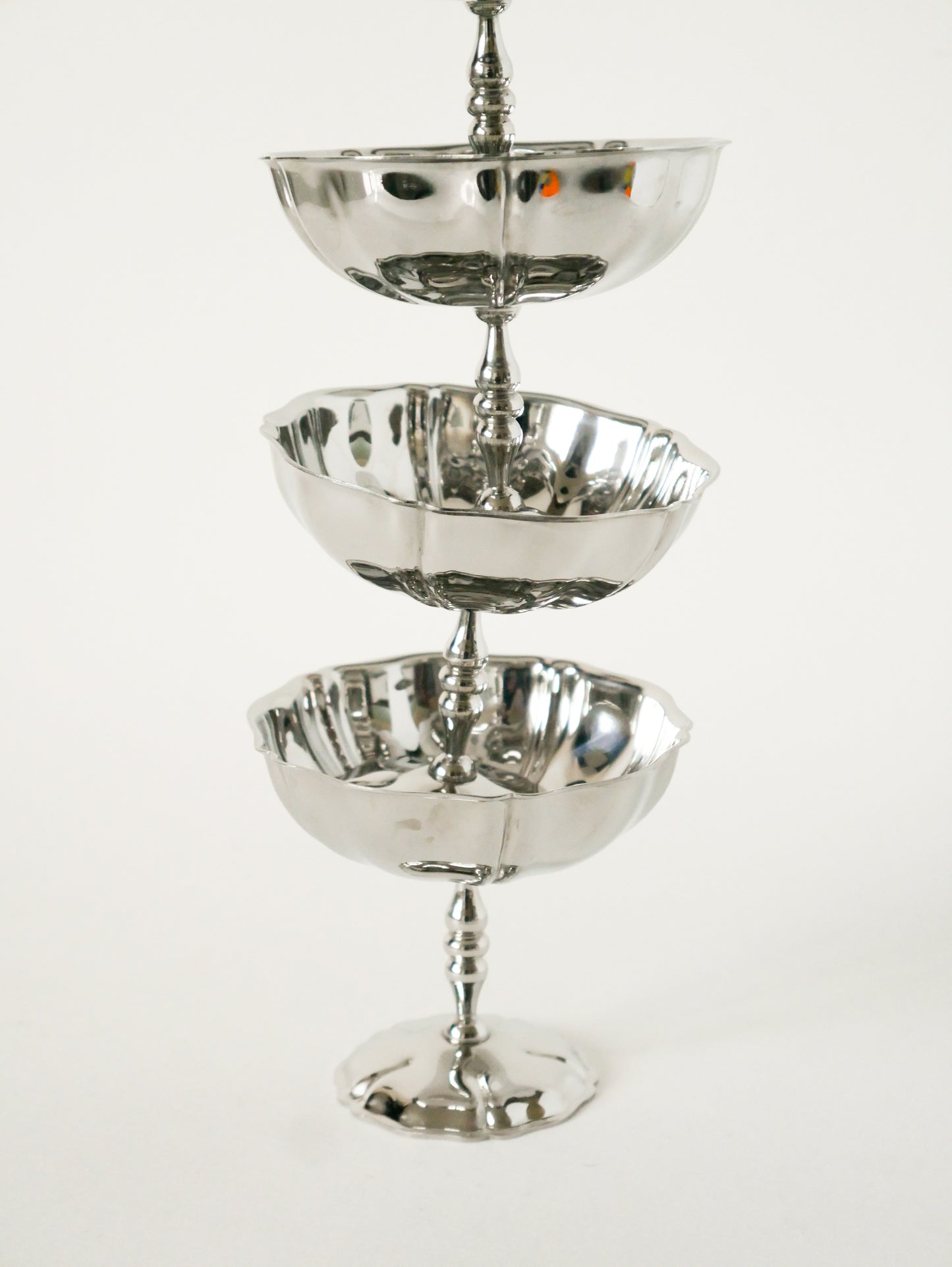 Ensemble de 4 coupes à glace en inox hautes, pieds fins travaillés, Design, 1970