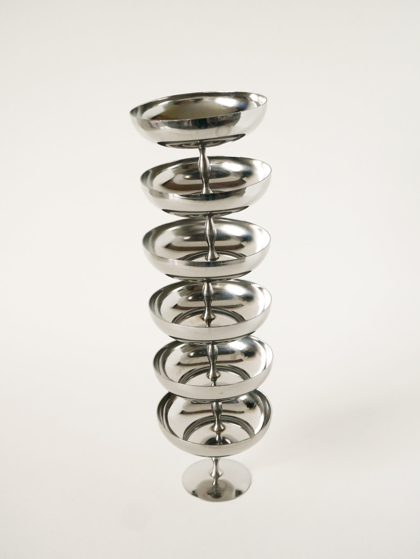 Ensemble de 6 coupes à glace en inox hautes, pieds fins forme libre, Design, 1970